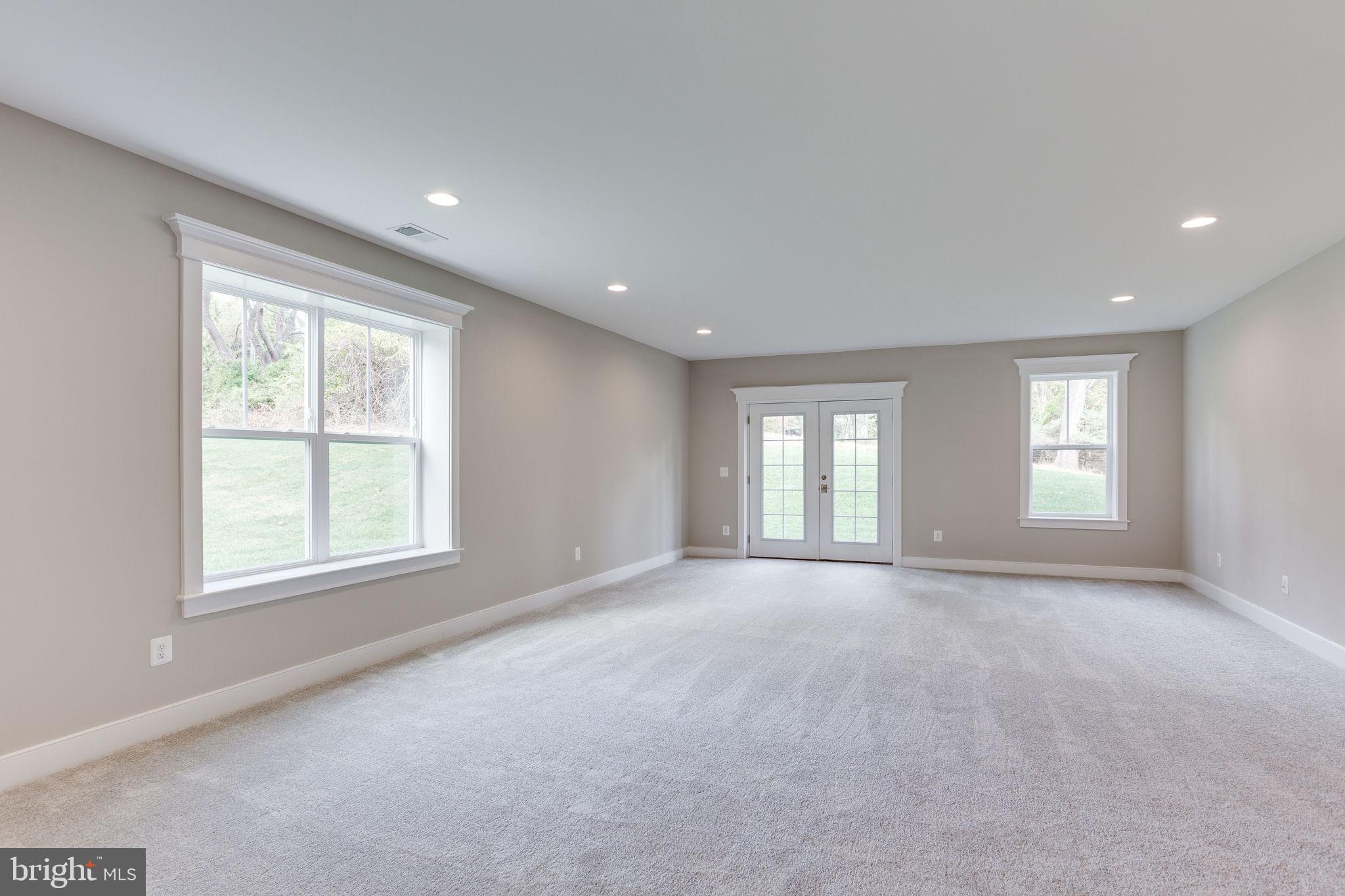 BROYHILL GLEN GARY PARK - Residential