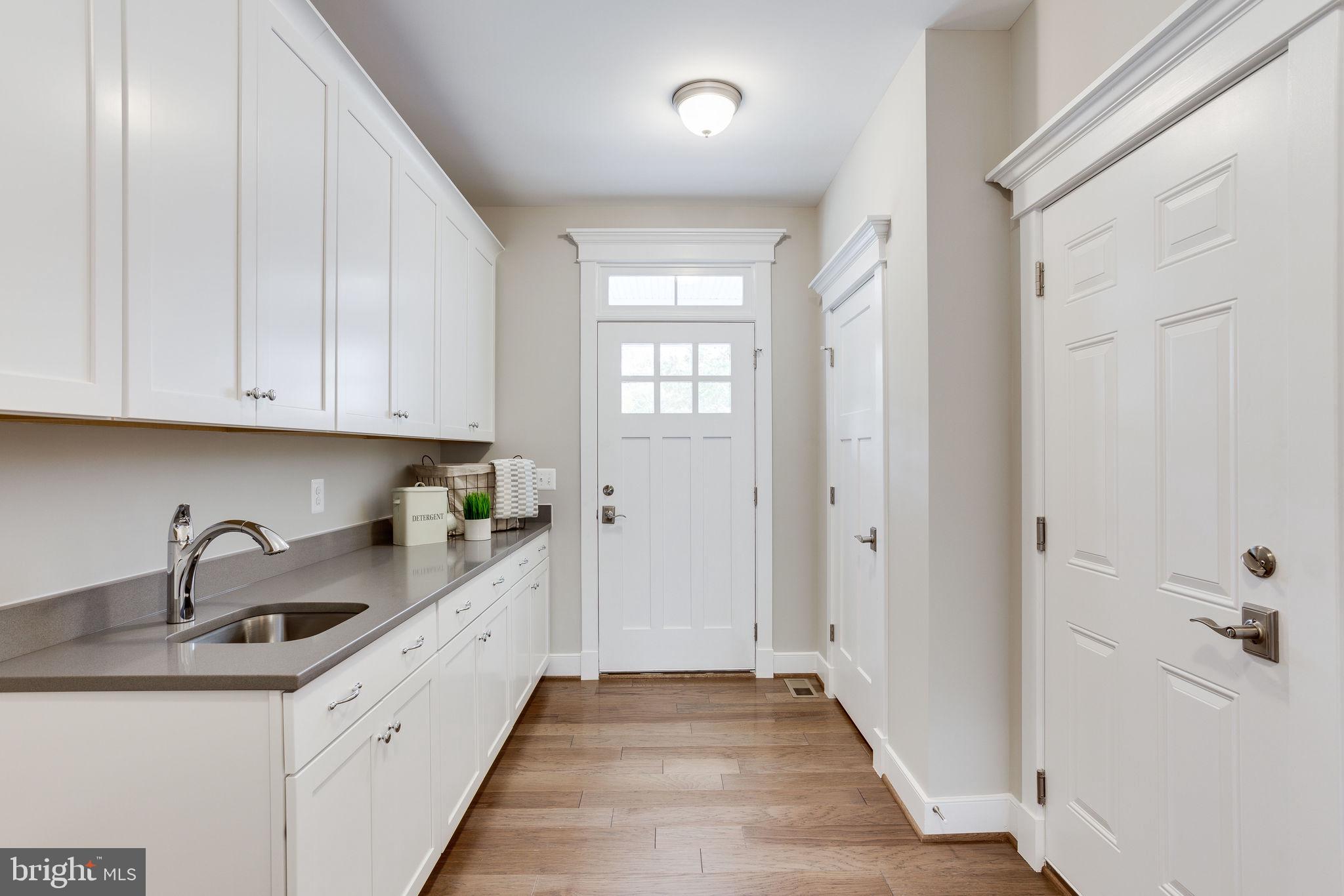 BROYHILL GLEN GARY PARK - Residential