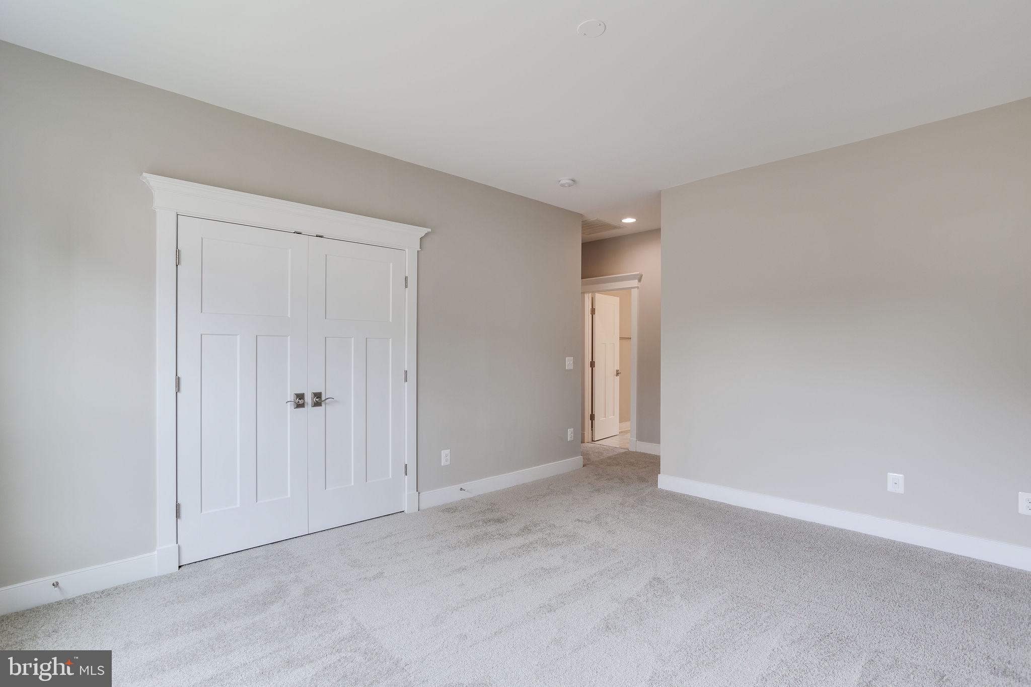 BROYHILL GLEN GARY PARK - Residential