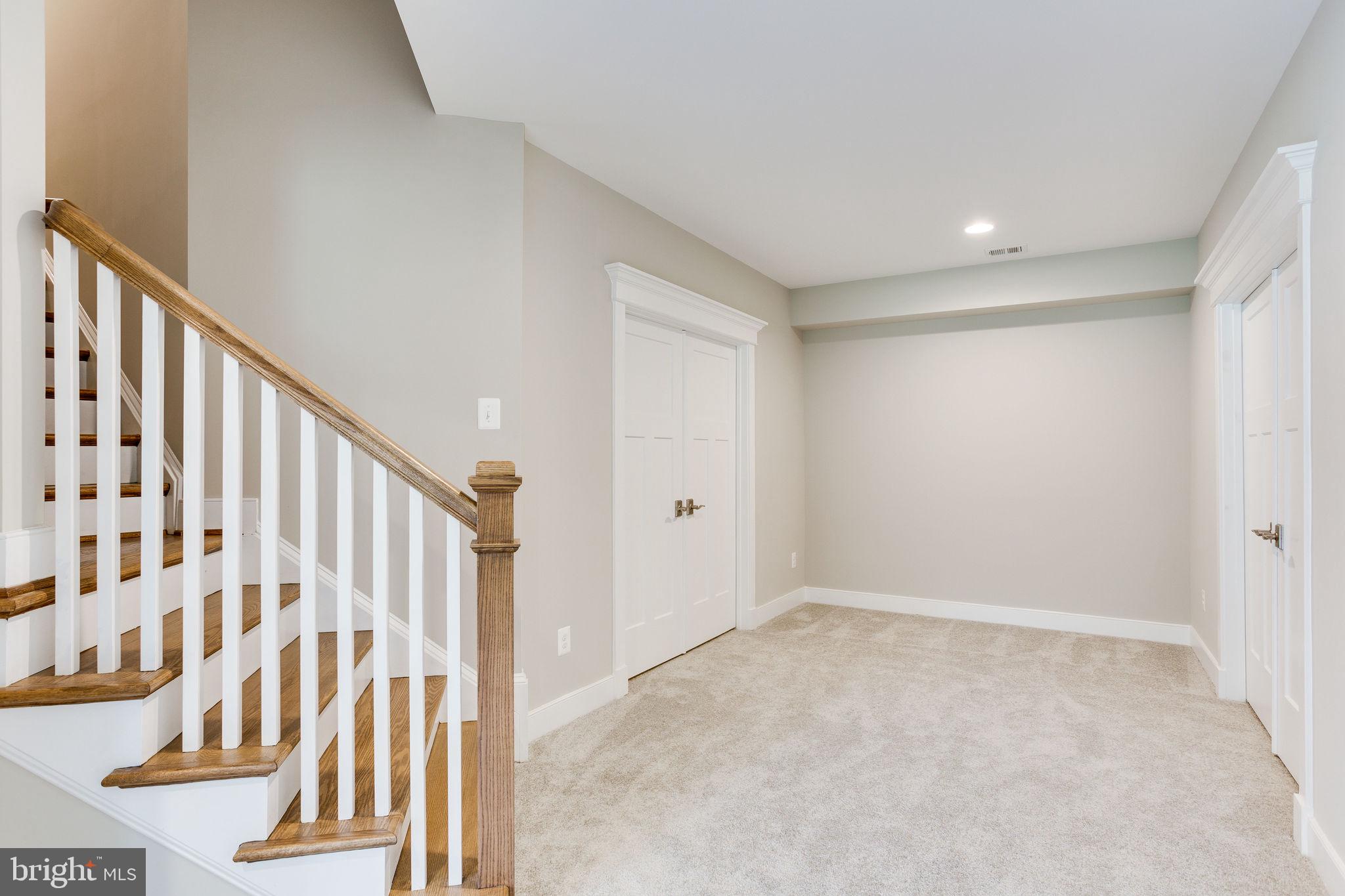 BROYHILL GLEN GARY PARK - Residential