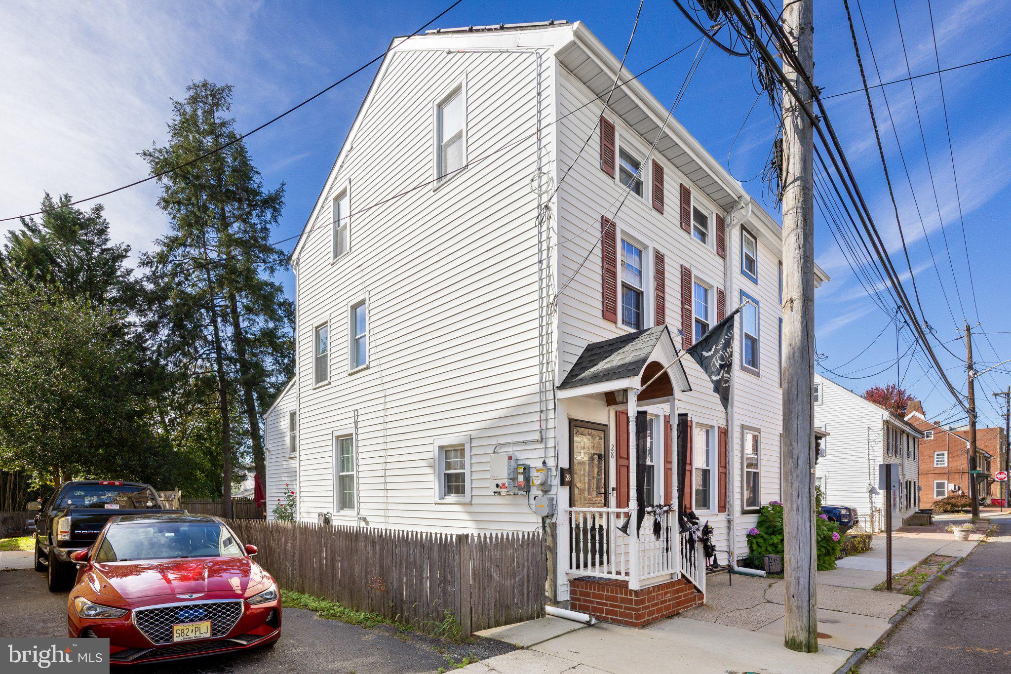 28 BRAINERD STREET