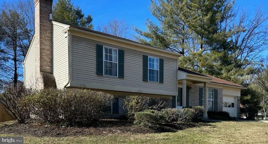 Offers due Monday at noon.  Beautiful SF home in Wellington Valley stands ready for you!Gorgeous 3 bdrm & 3 full baths split level with attached garage!  Wonderfully adorned with brand new amenities such as new windows, new refrigerator, new high end air fryer range, new granite, new paint, new lighting, new carpet, natural gas generator, the list goes on & on! Cozy & welcoming recreation room complete with gas fireplace and walk-up to rear yard!  Warm gas heat & gas water heater with added rough in for future gas stove.  Super sized rear deck perfect for grilling & entertaining for the entire family and all the friends!  Nothing to do but move right in so don't delay see me today!🏡✨