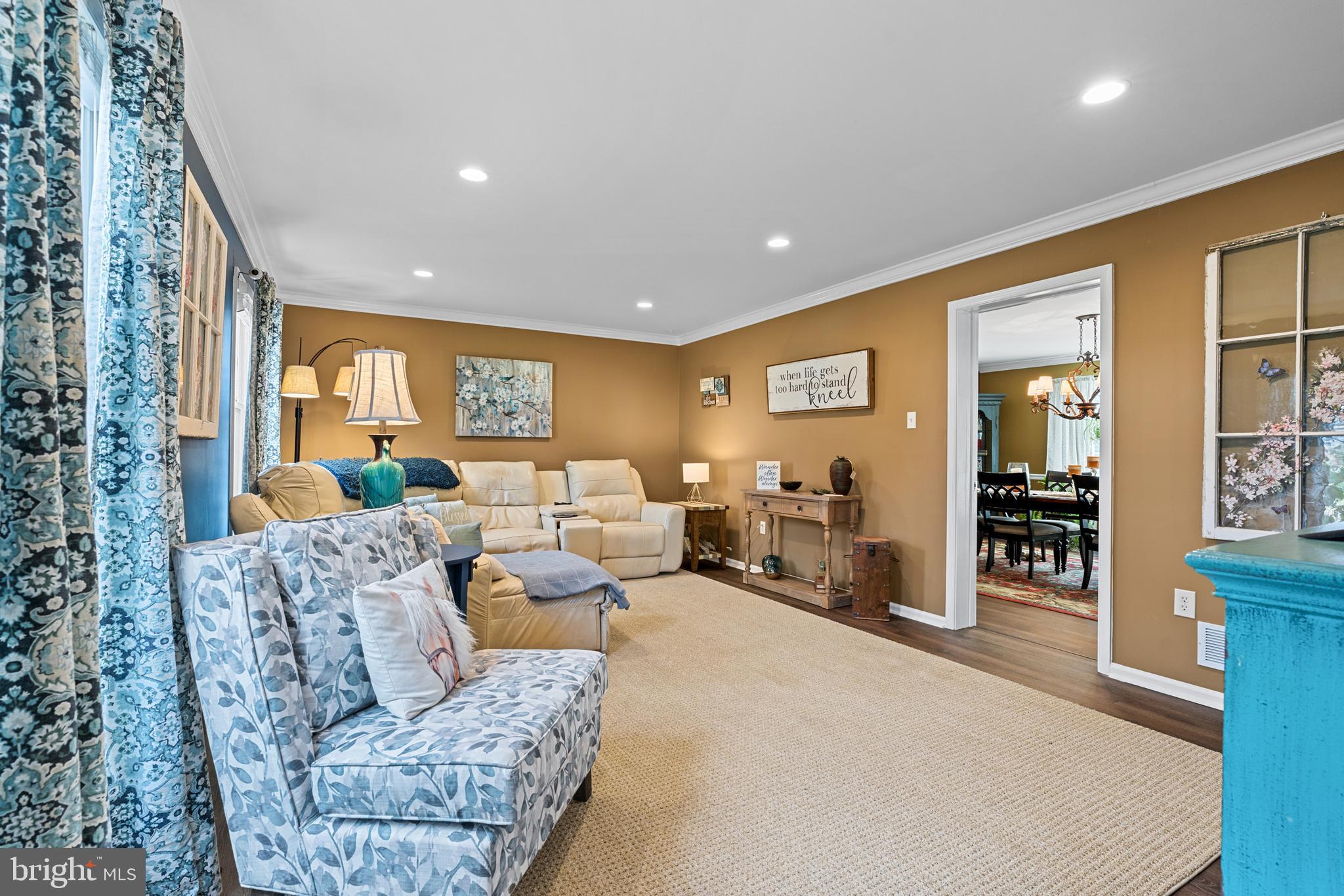 484 MOCKINGBIRD LANE