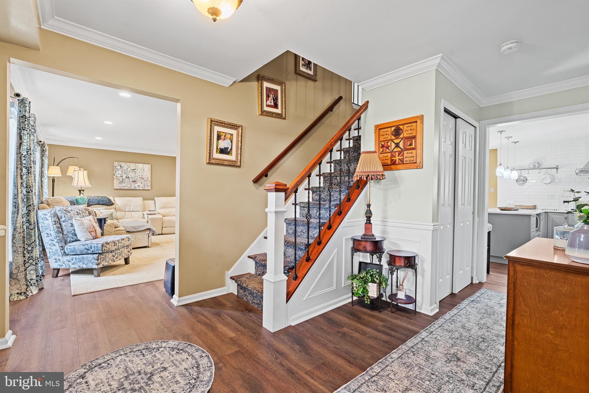 484 MOCKINGBIRD LANE