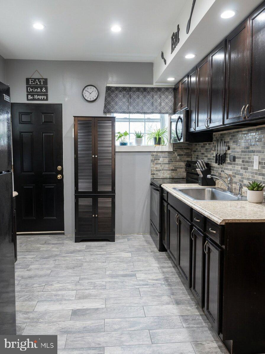 1802 E RUSSELL STREET