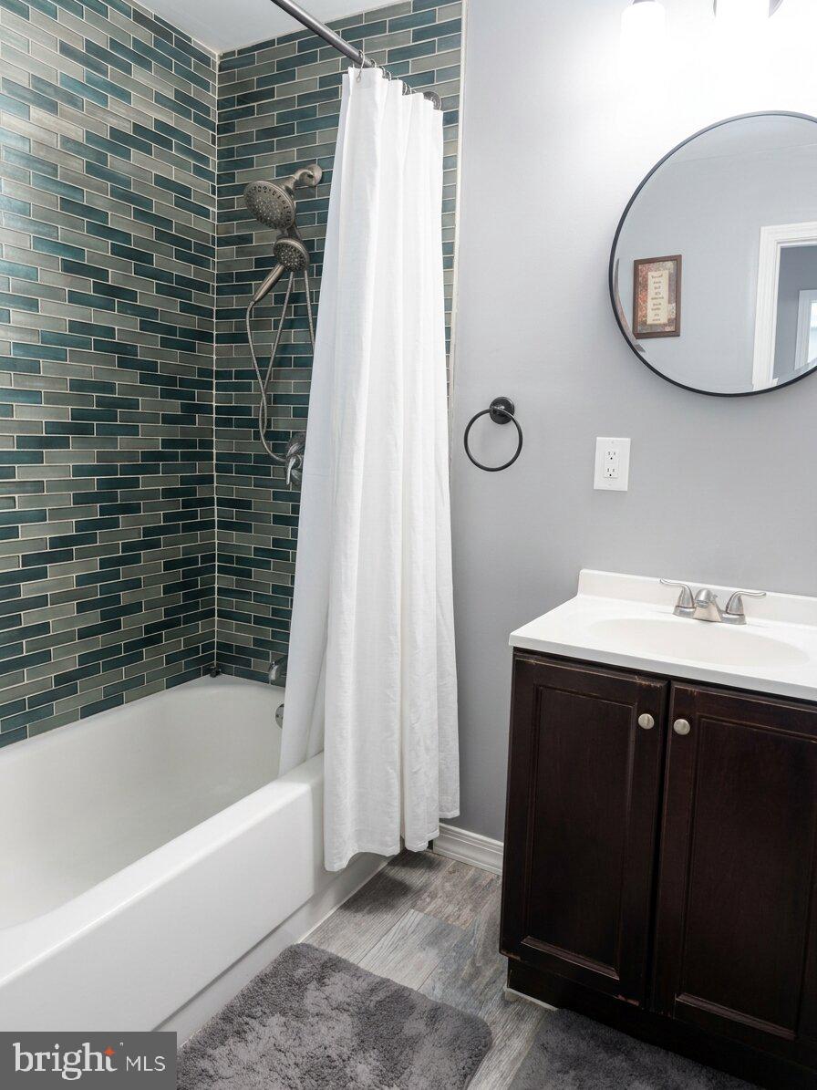 1802 E RUSSELL STREET