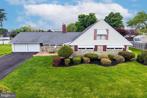 Homes For Sale - 54 Red Berry Road<br/> LEVITTOWN, PA 19056
