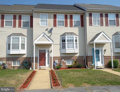Townhouse For Sale - 144 Hawk Drive<br/> NEWARK, DE 19702