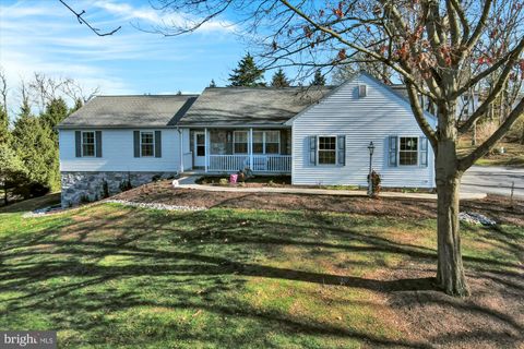Photo of 318 MILLER RD, ELIZABETHTOWN, PA 17022 (MLS # PALA2027700)