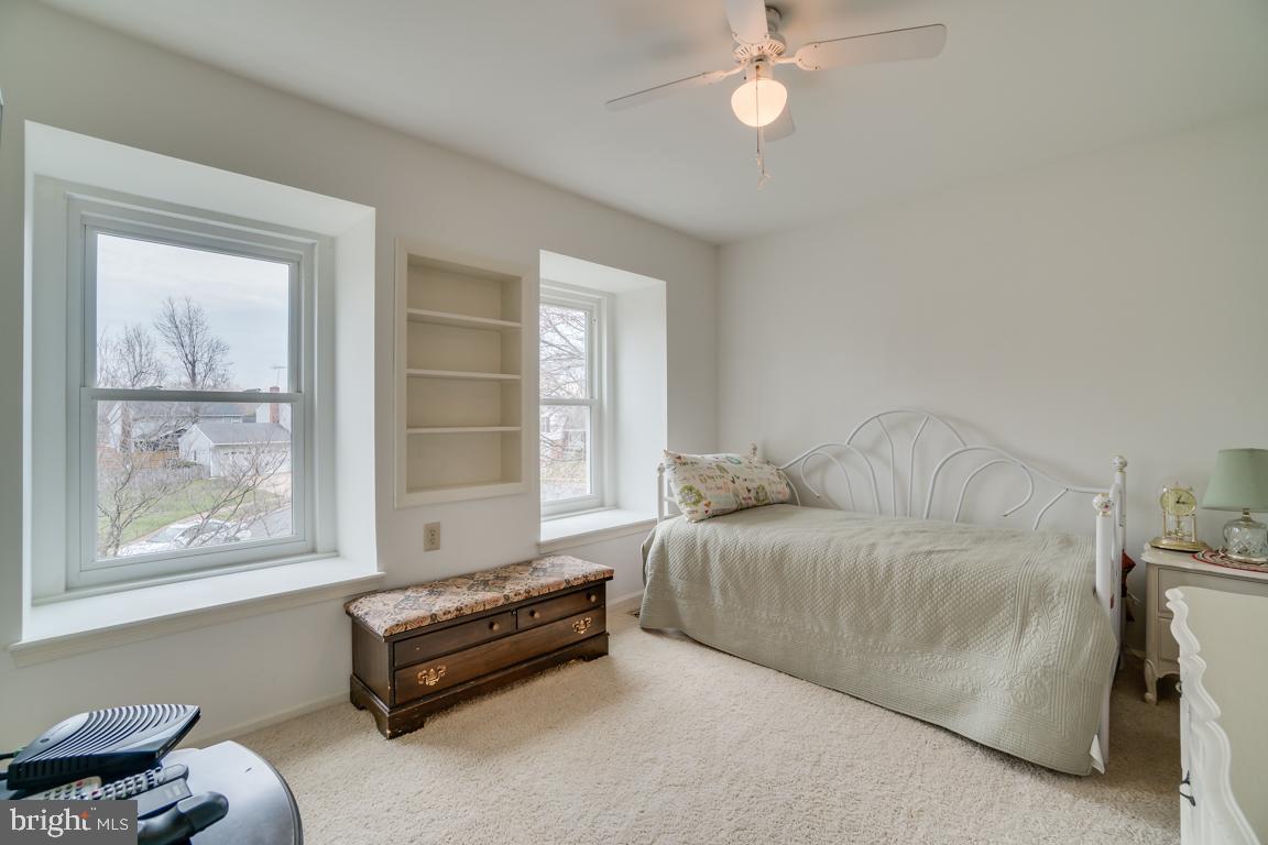 CRESTBROOK - Residential