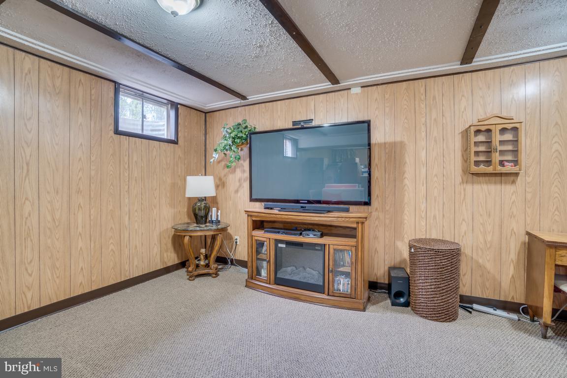 CRESTBROOK - Residential