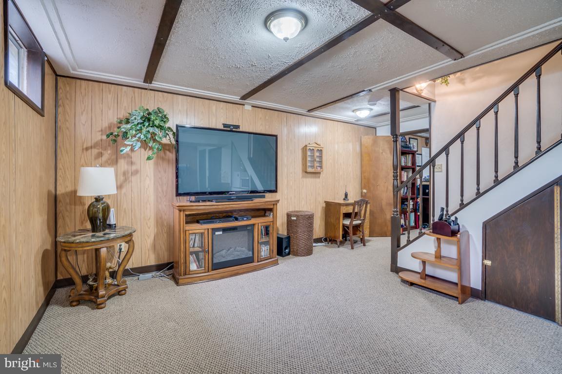 CRESTBROOK - Residential