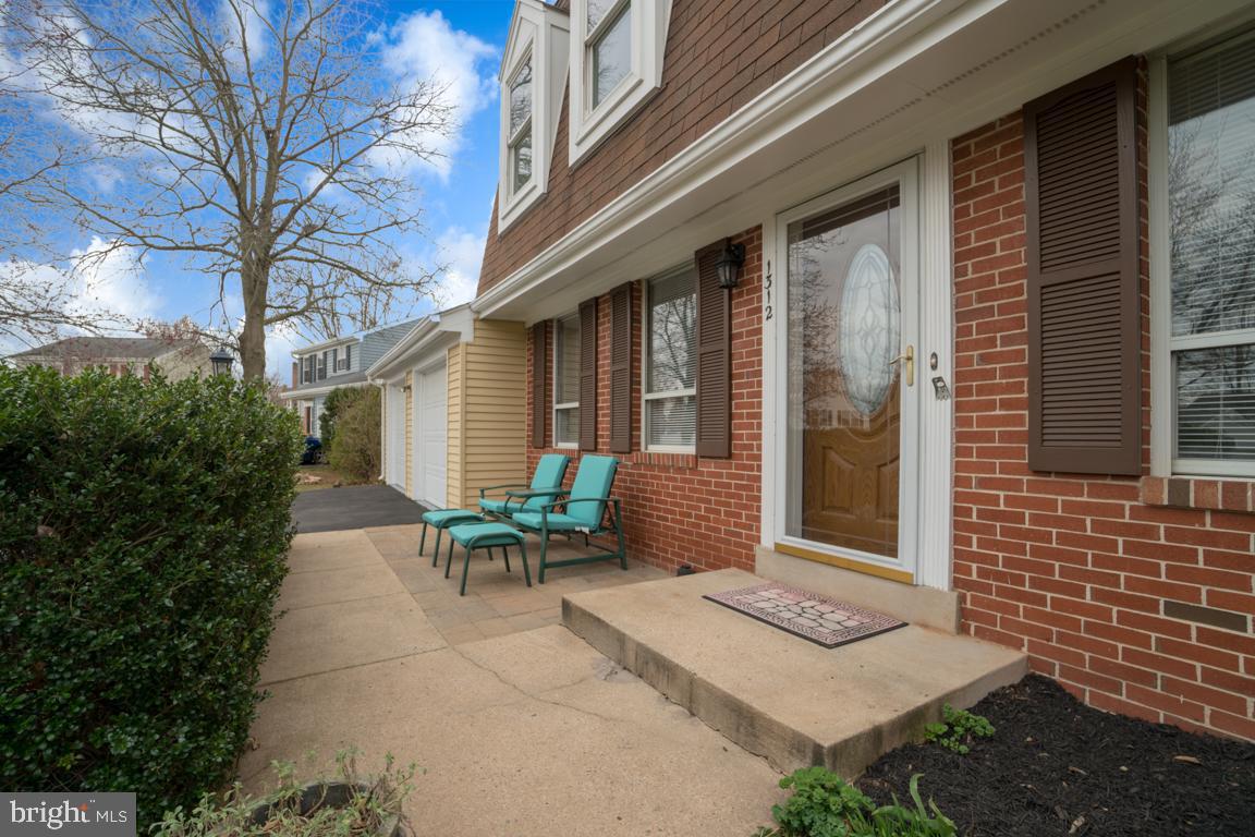 CRESTBROOK - Residential