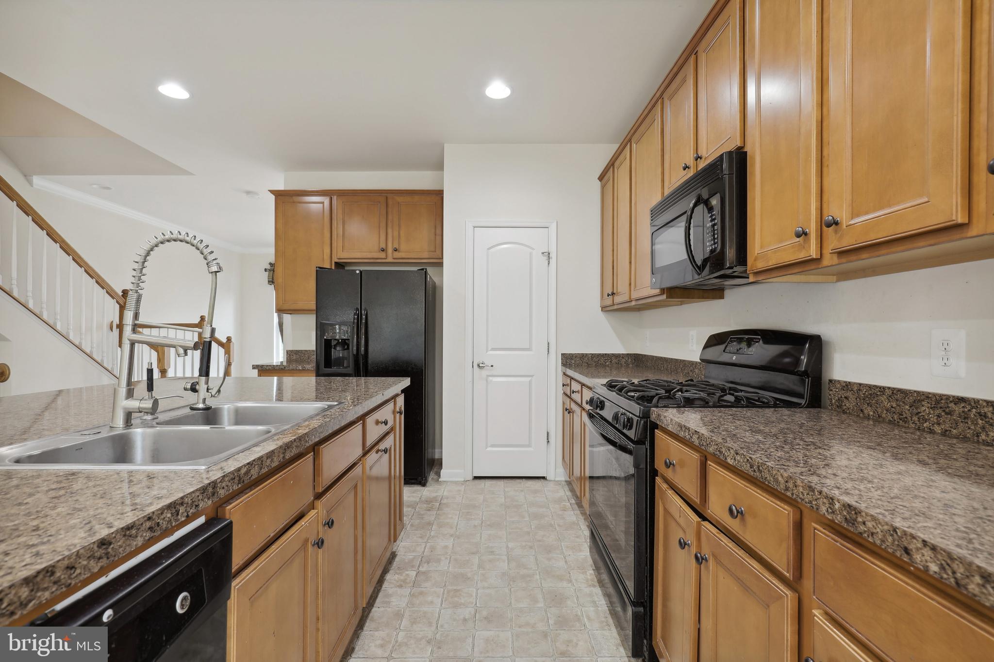 EAST GATE - Residential Lease