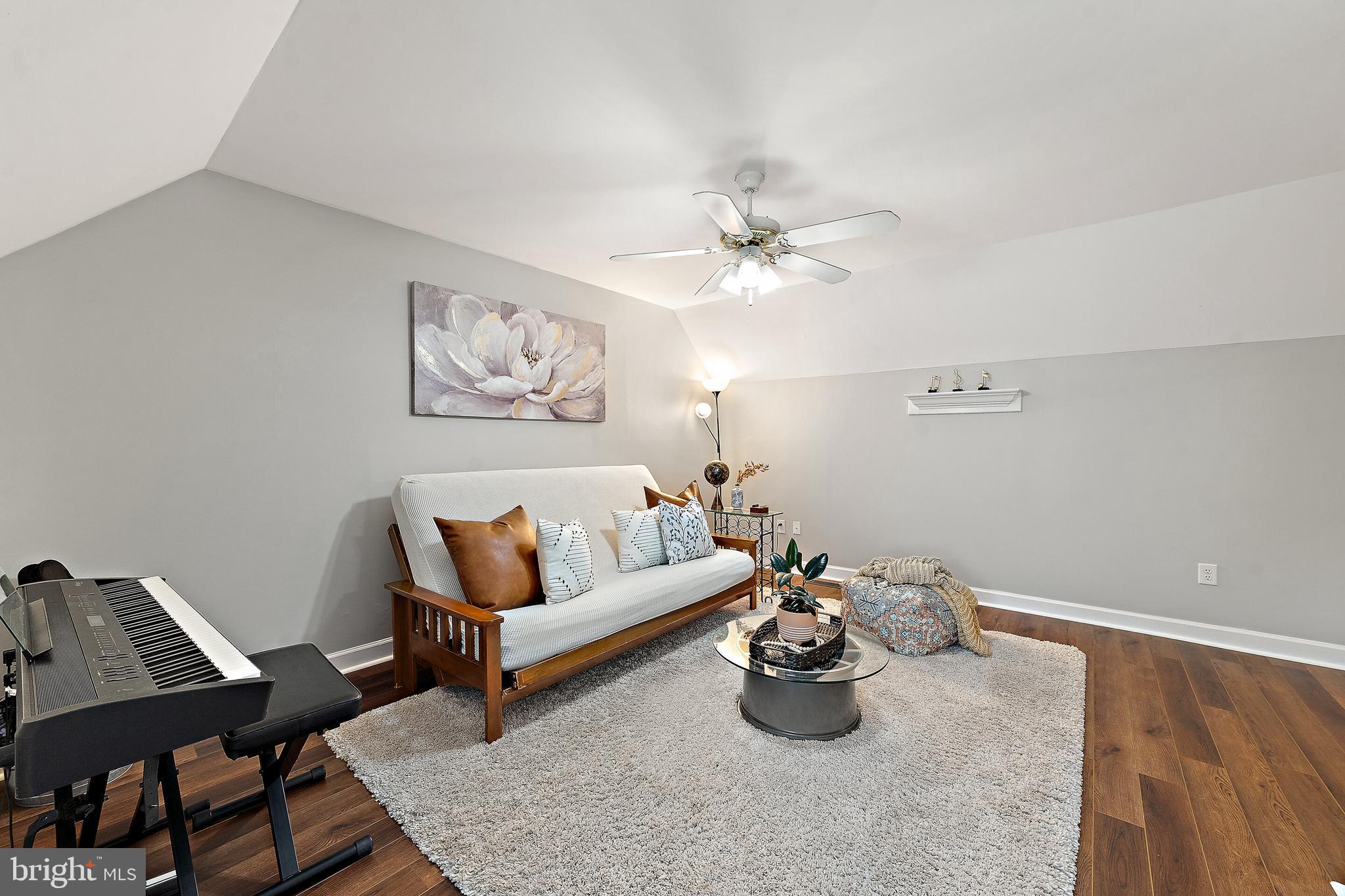 MEADFIELD - Residential