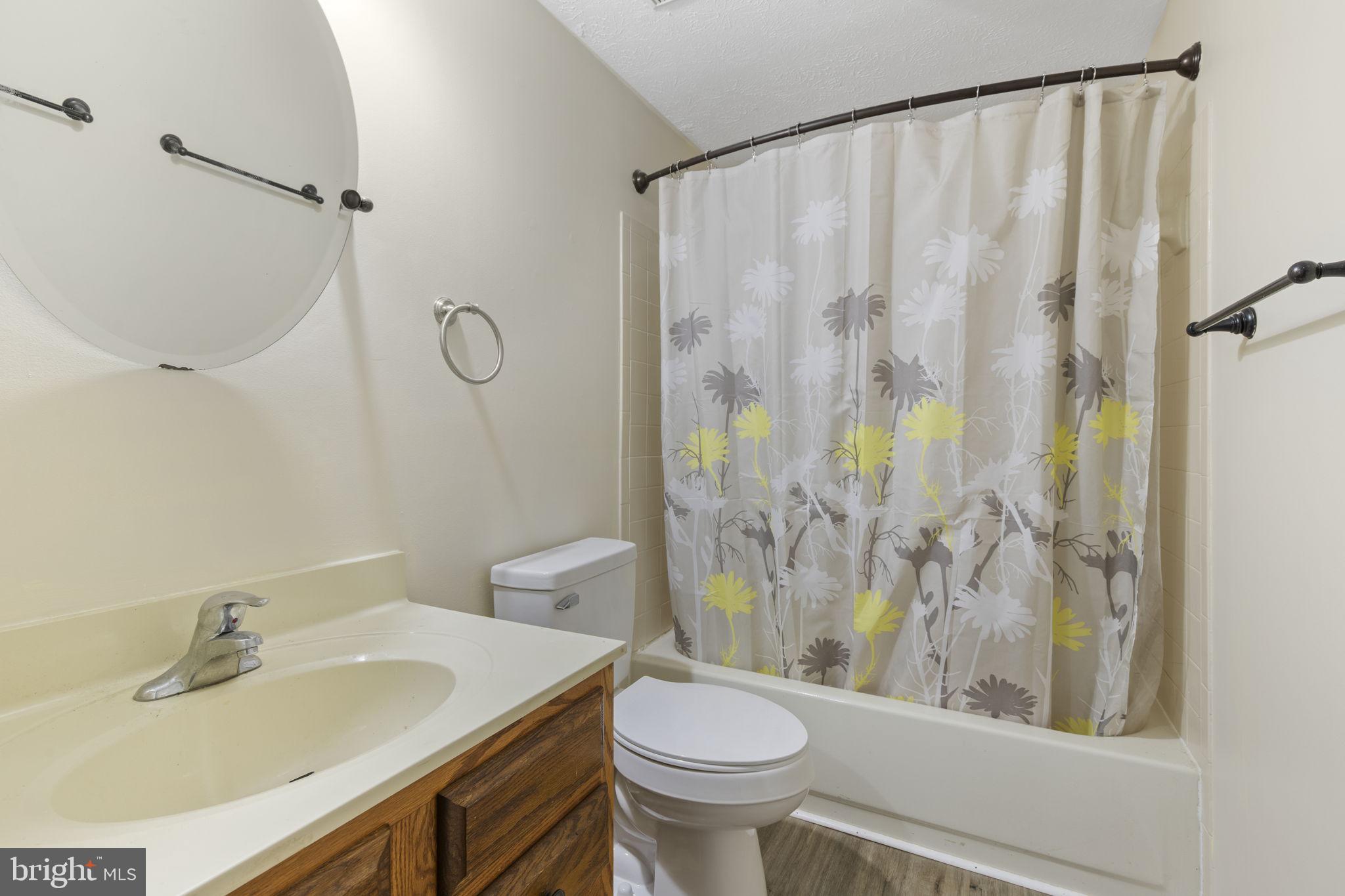 CONSTANT FRIENDSHIP - Residential Lease