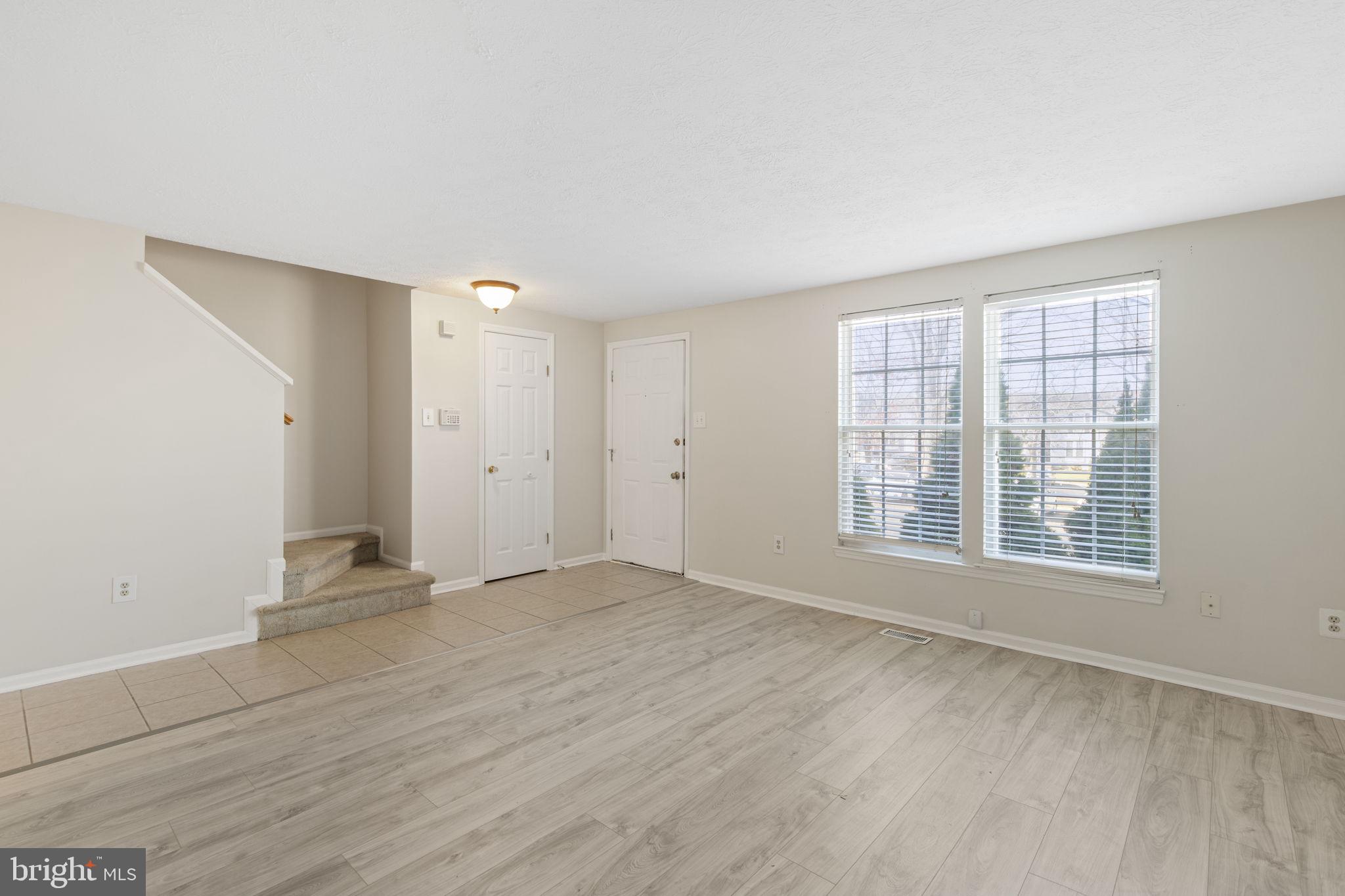 CONSTANT FRIENDSHIP - Residential Lease