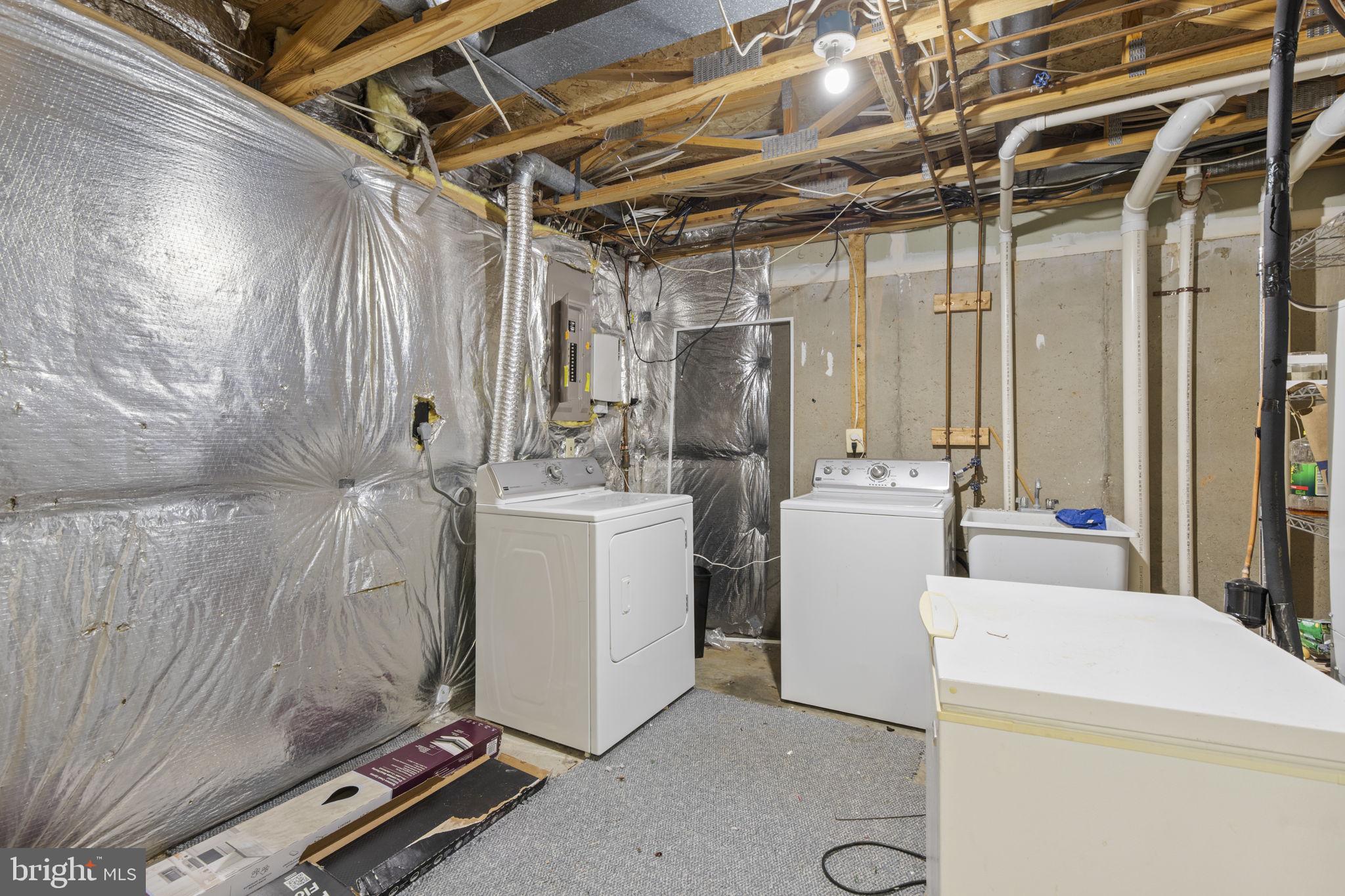 CONSTANT FRIENDSHIP - Residential Lease