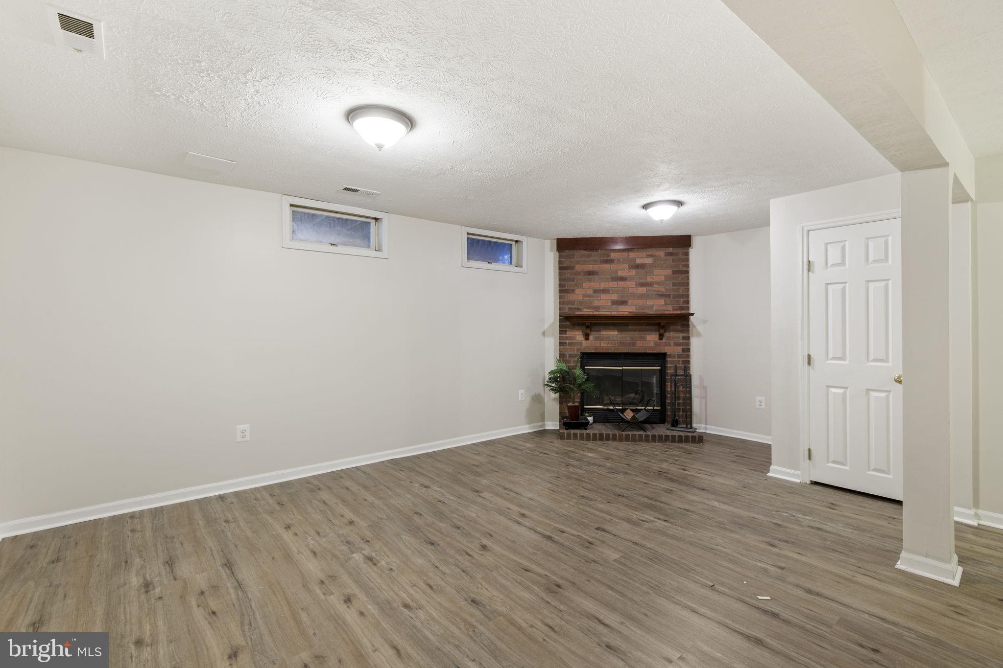 CONSTANT FRIENDSHIP - Residential Lease