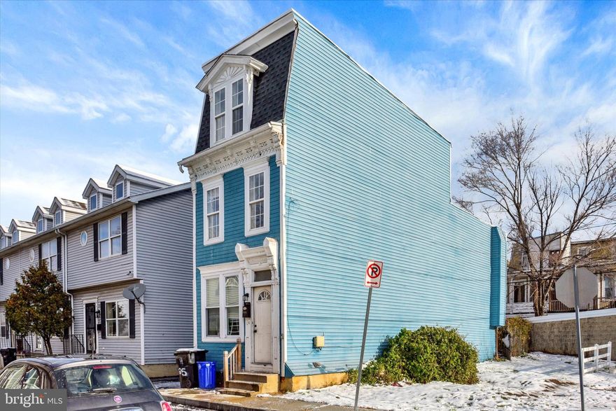 Priced to sell!  With just a little sweat equity, this detached home can be yours to live in or add to your investment portfolio.