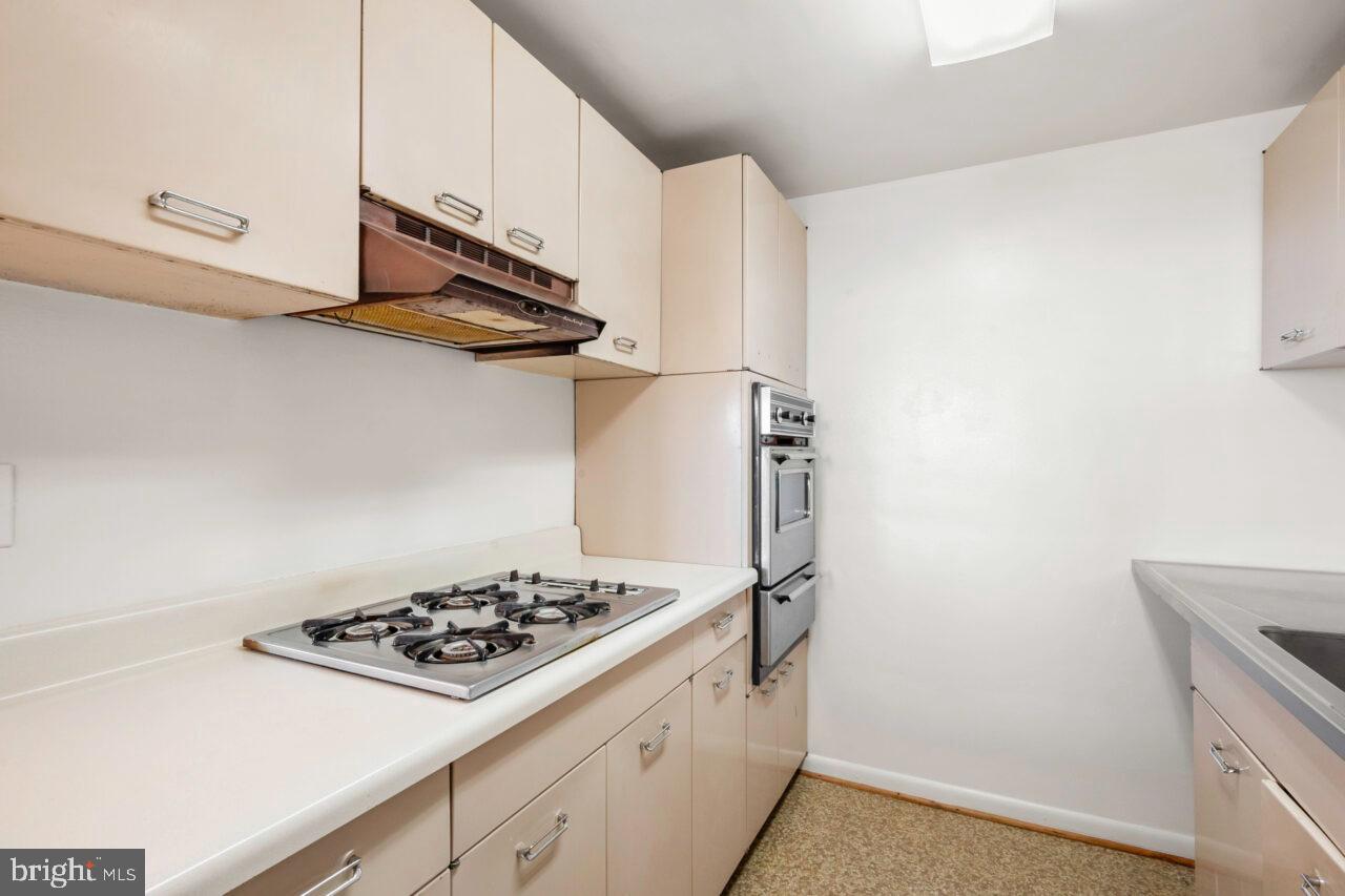 FORTY SIX HUNDRED - Residential