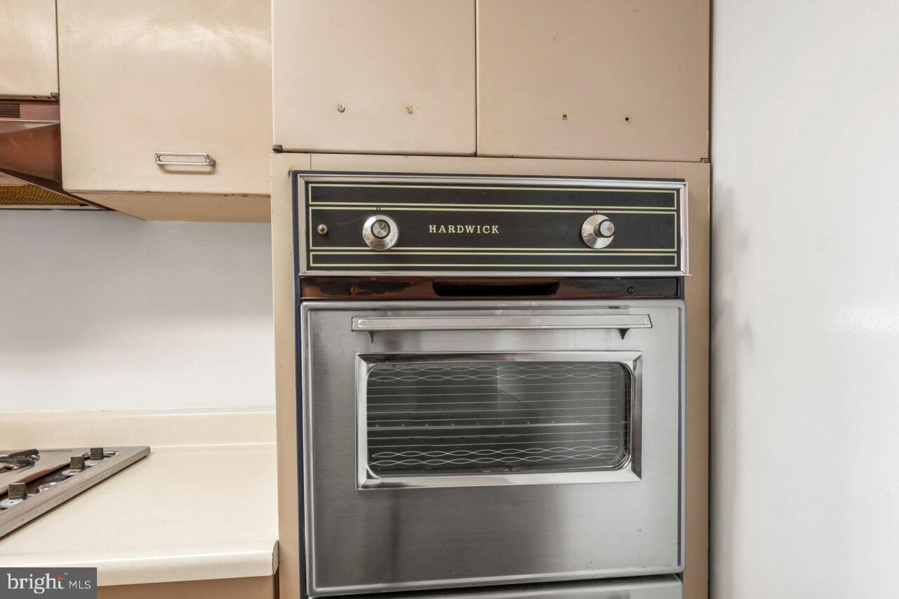 FORTY SIX HUNDRED - Residential