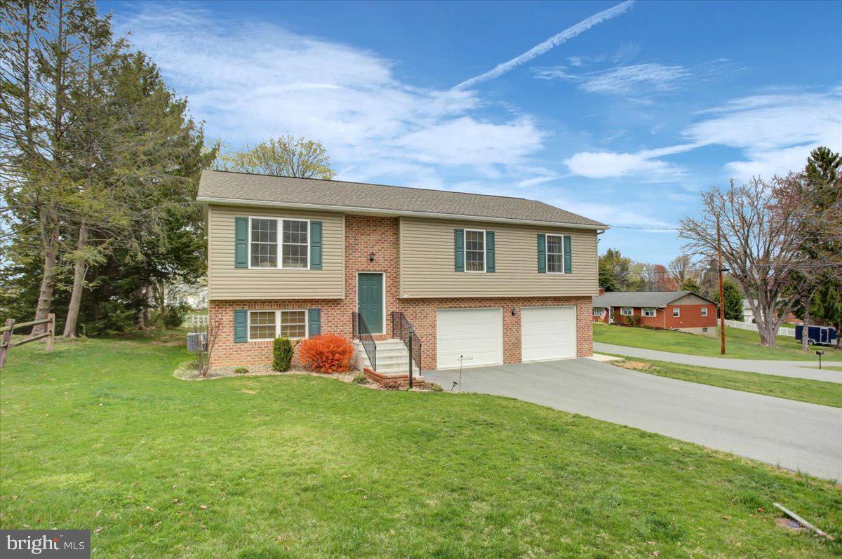 LAURICH ESTATES - Residential