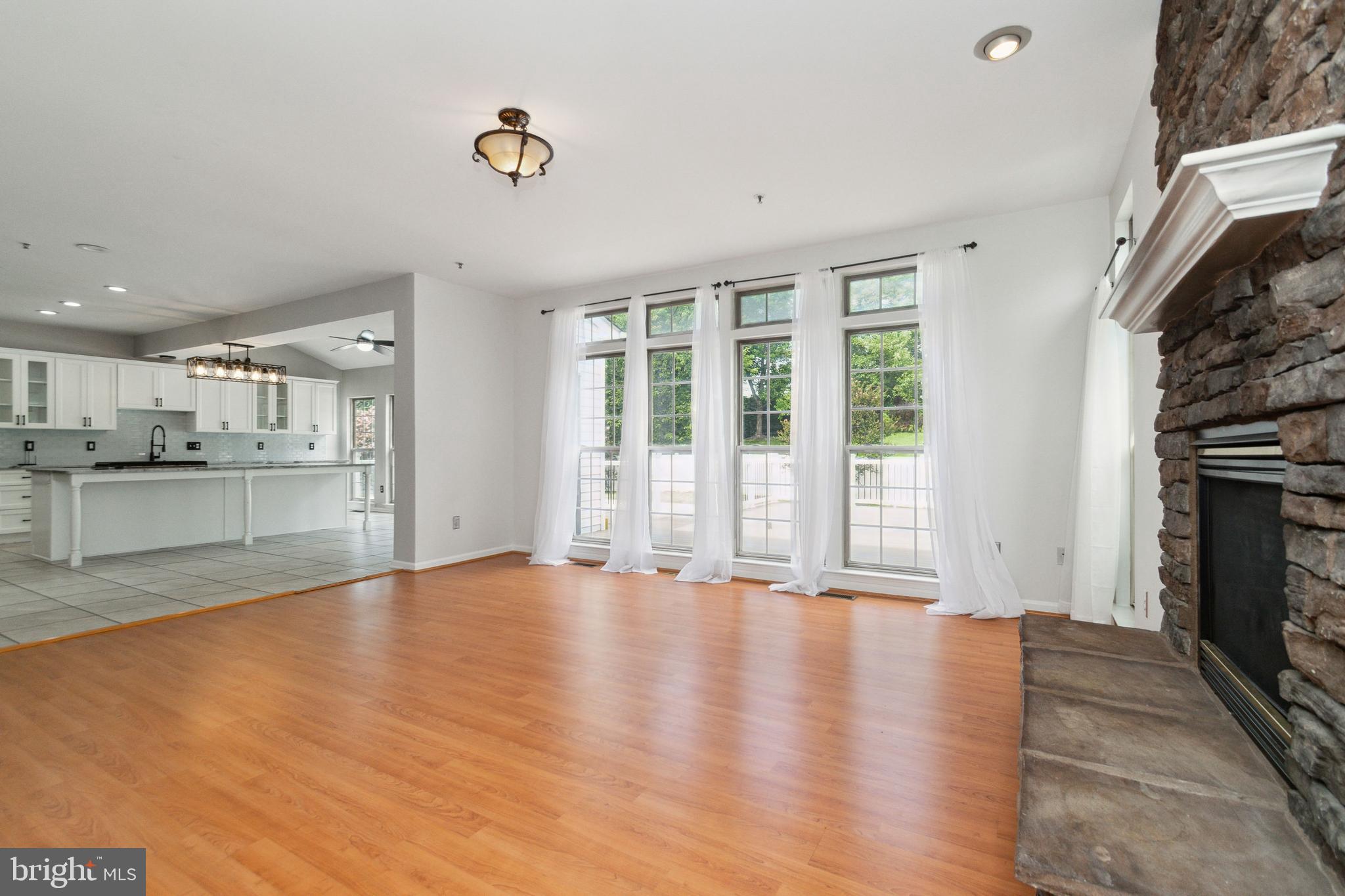 LAKEVIEW - Residential