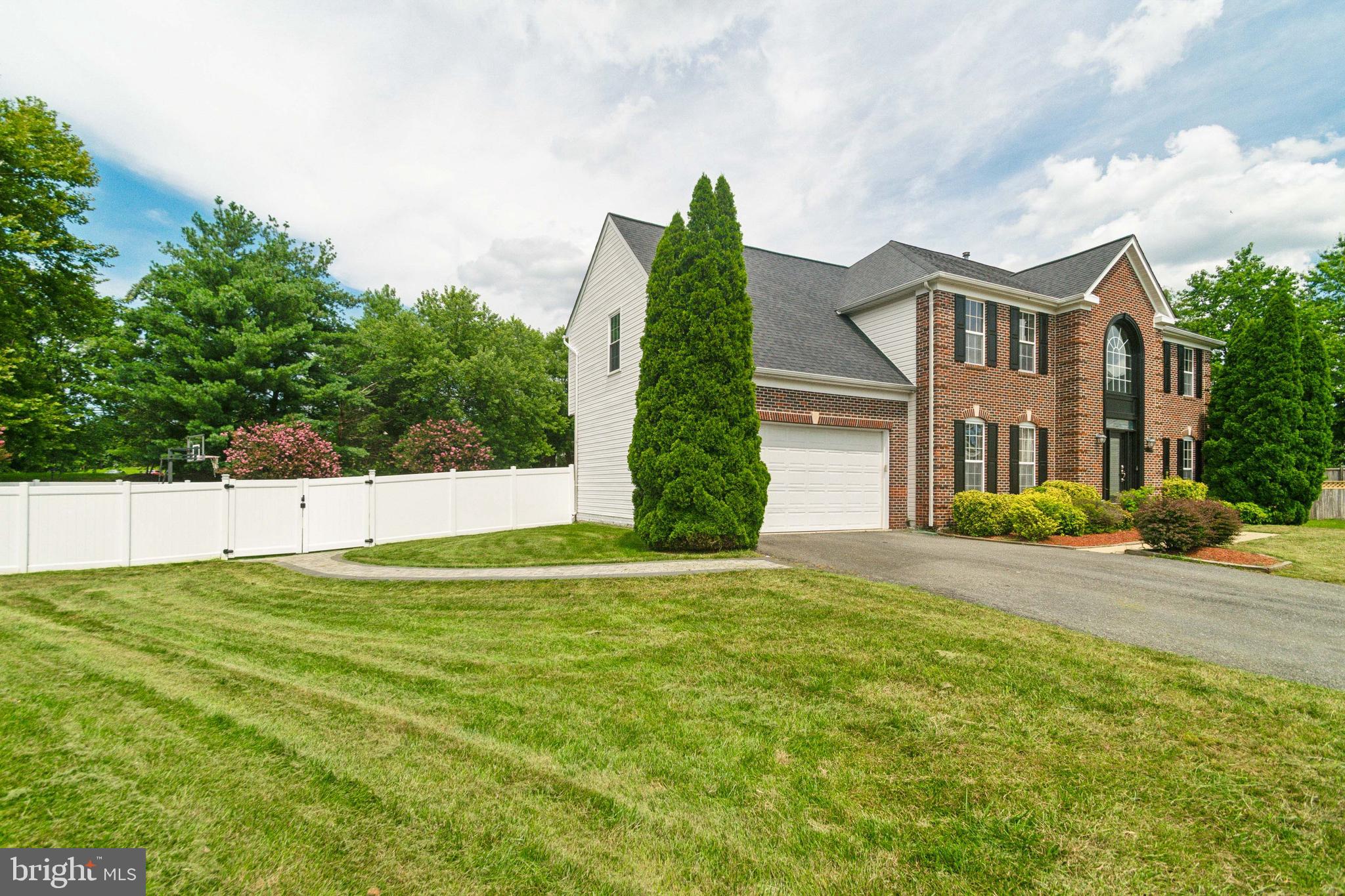 4811 LAKE ONTARIO WAY