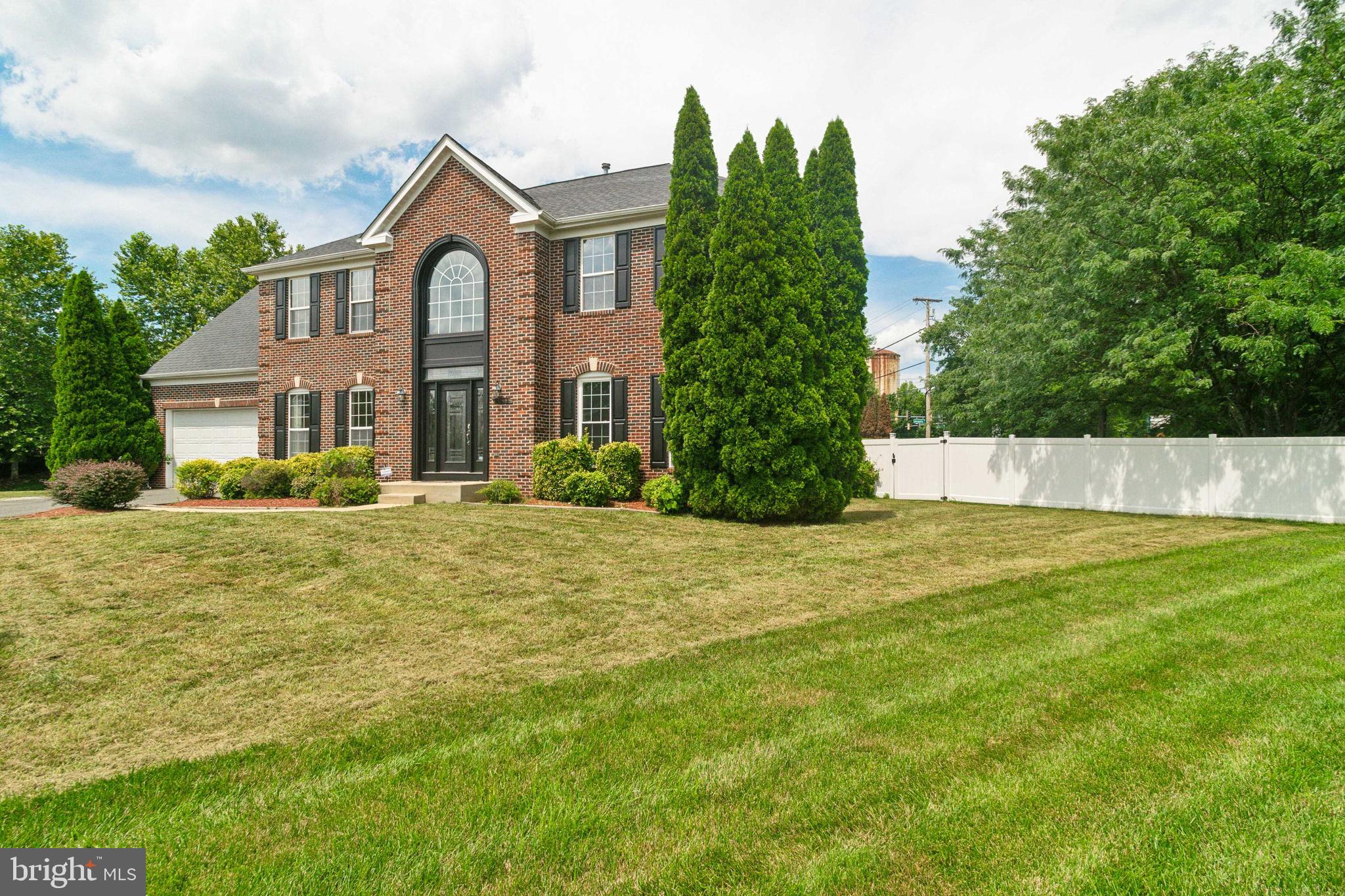 4811 LAKE ONTARIO WAY