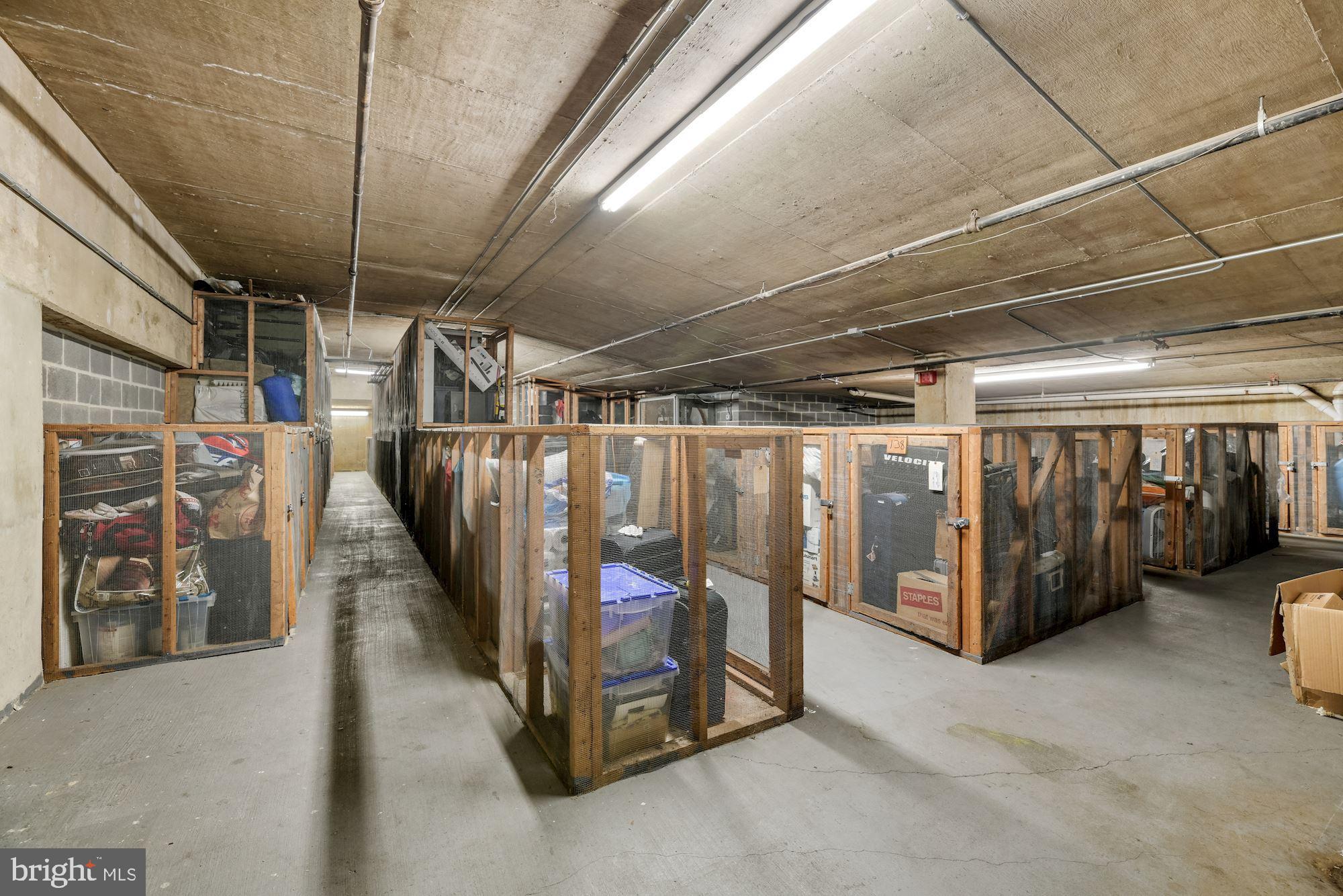 WINDSOR PLAZA - Residential Lease