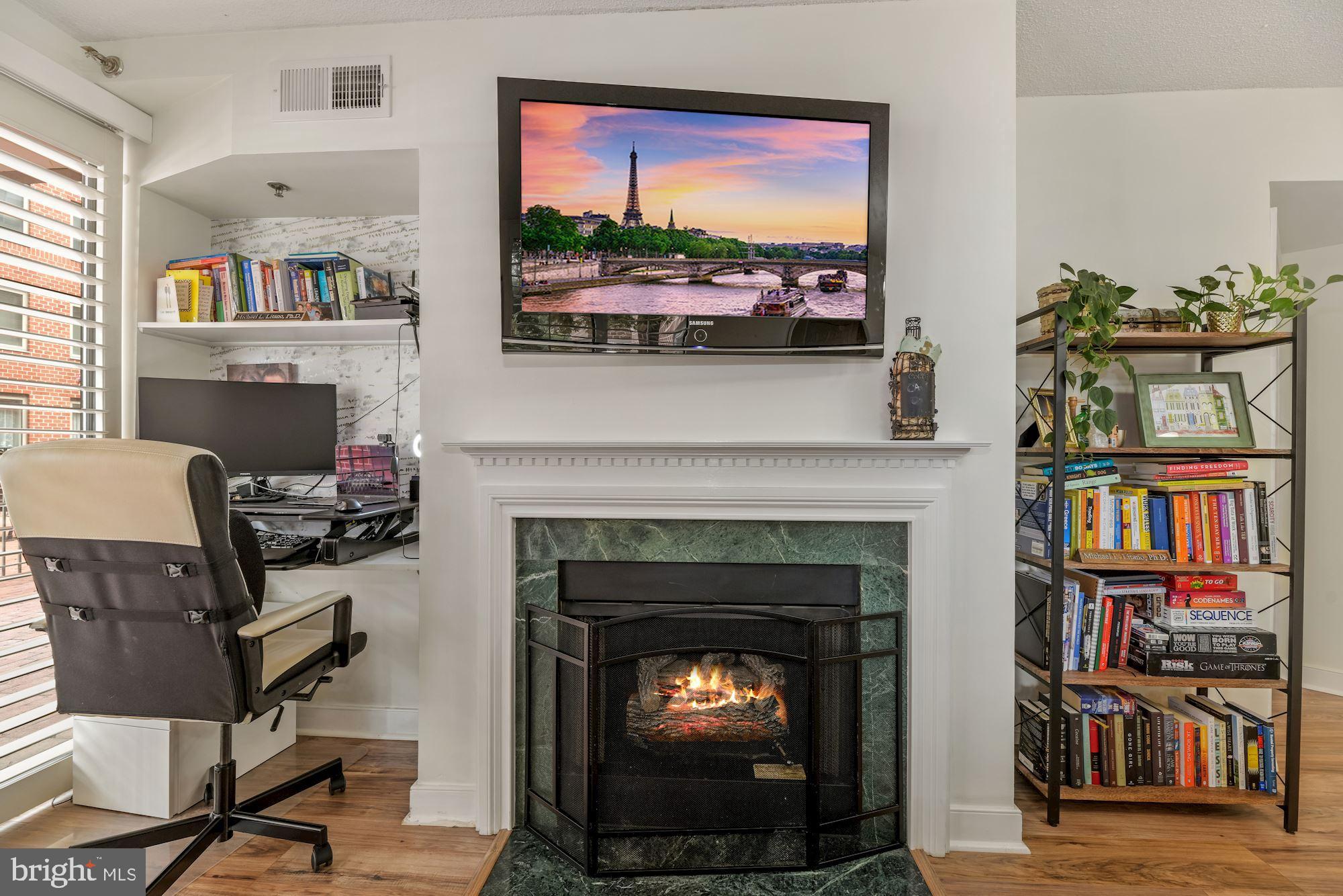 WINDSOR PLAZA - Residential Lease