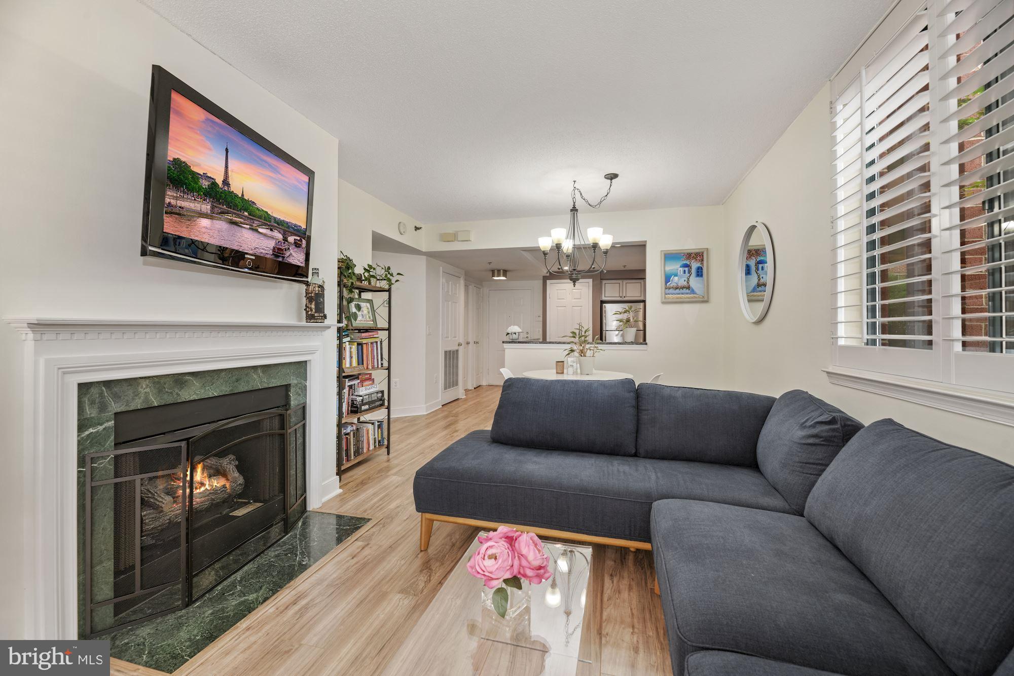 WINDSOR PLAZA - Residential Lease