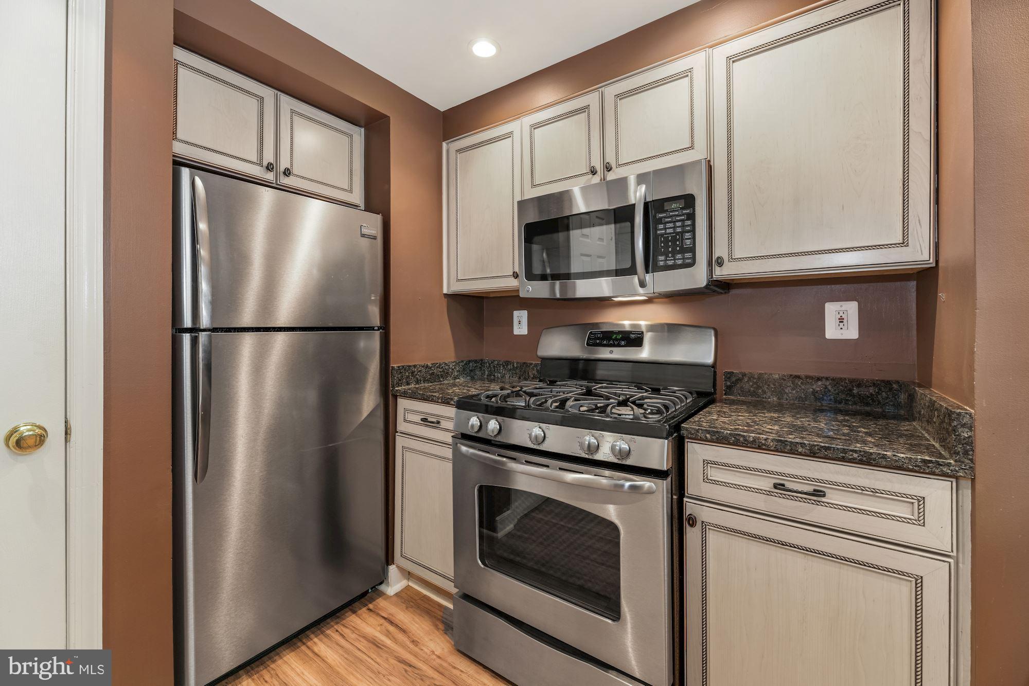 WINDSOR PLAZA - Residential Lease