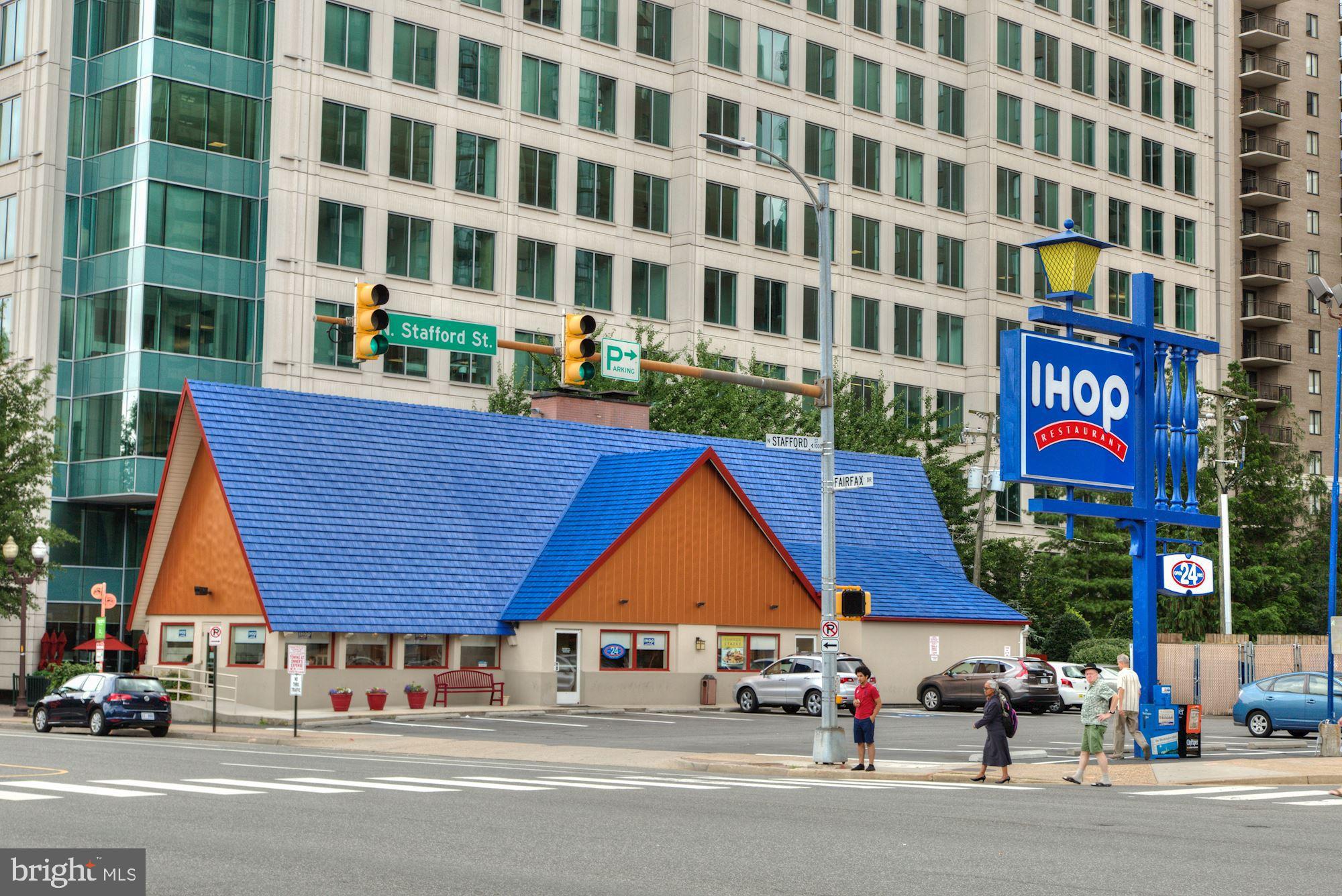 WINDSOR PLAZA - Residential Lease