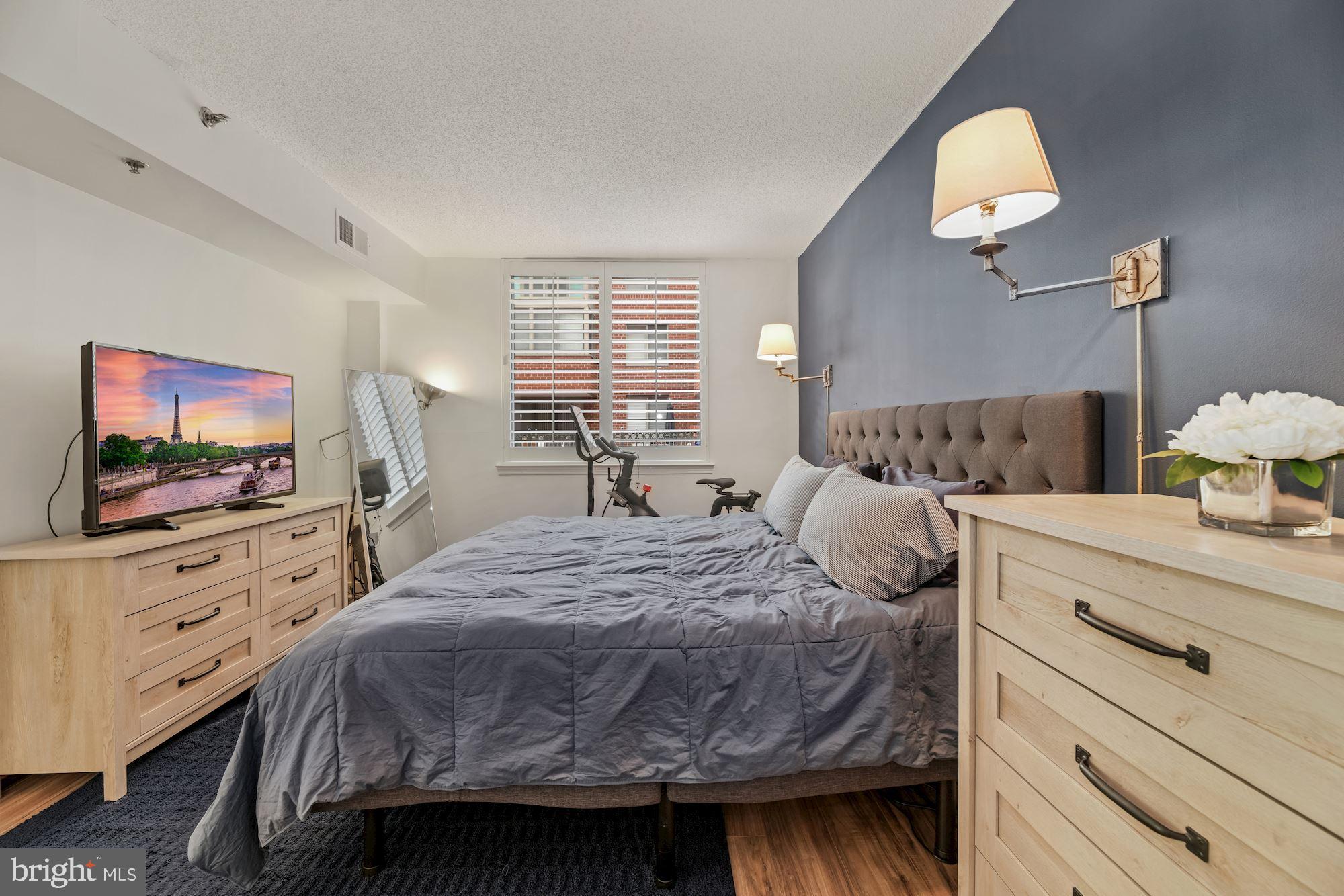 WINDSOR PLAZA - Residential Lease