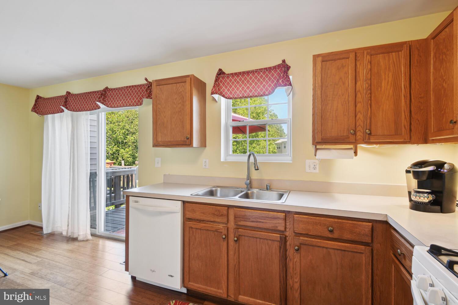 COURTS AT BELLE POINTE - Residential