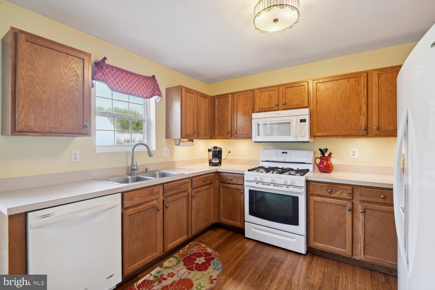 COURTS AT BELLE POINTE - Residential