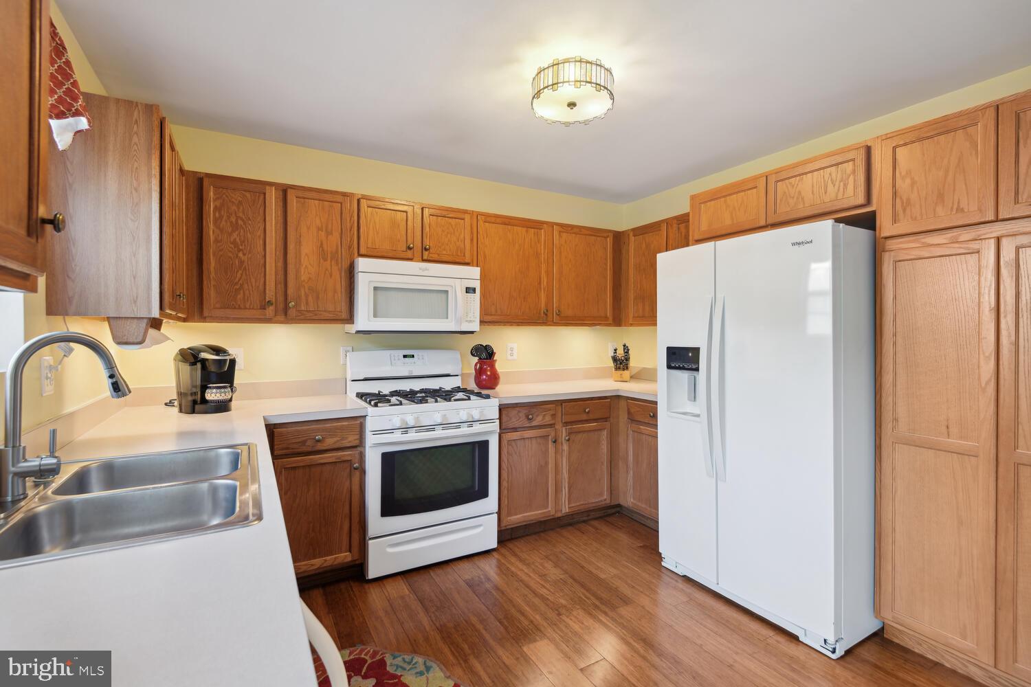 COURTS AT BELLE POINTE - Residential