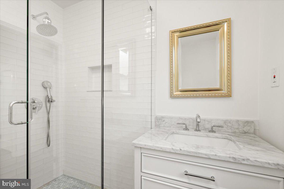 MT RAINIER - Residential Lease