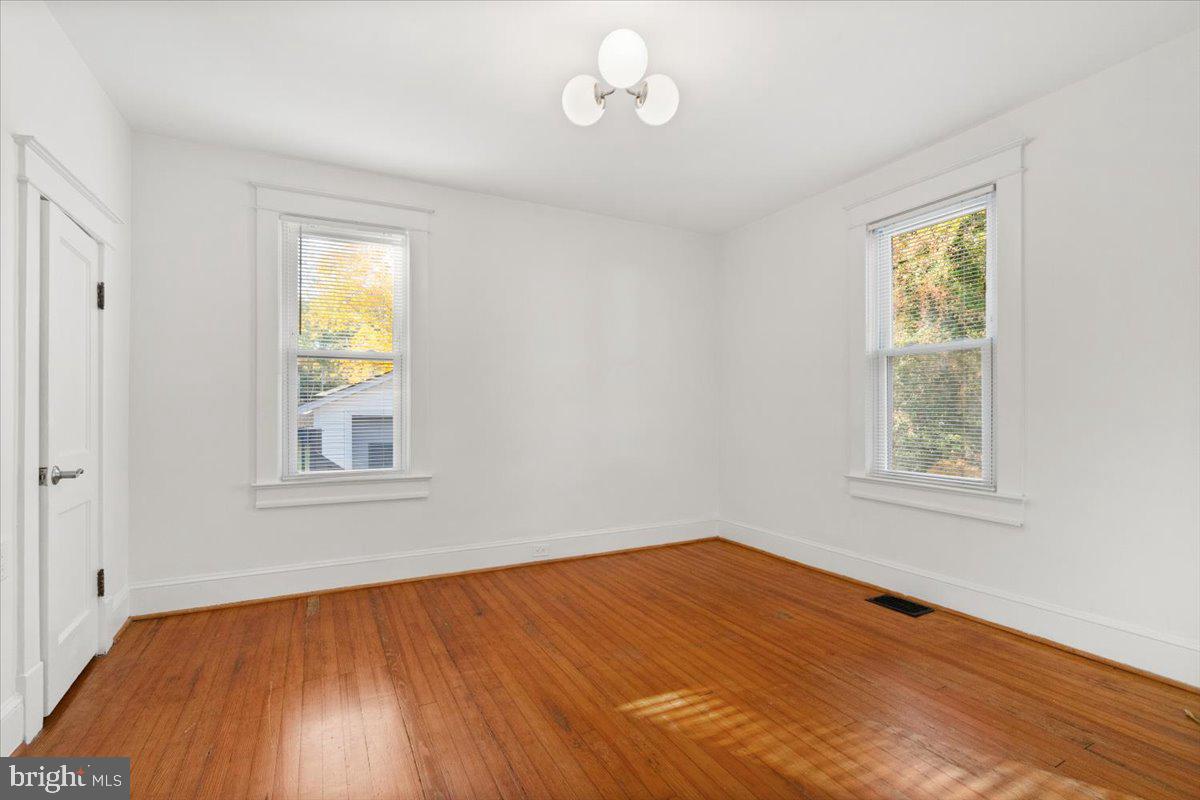 MT RAINIER - Residential Lease