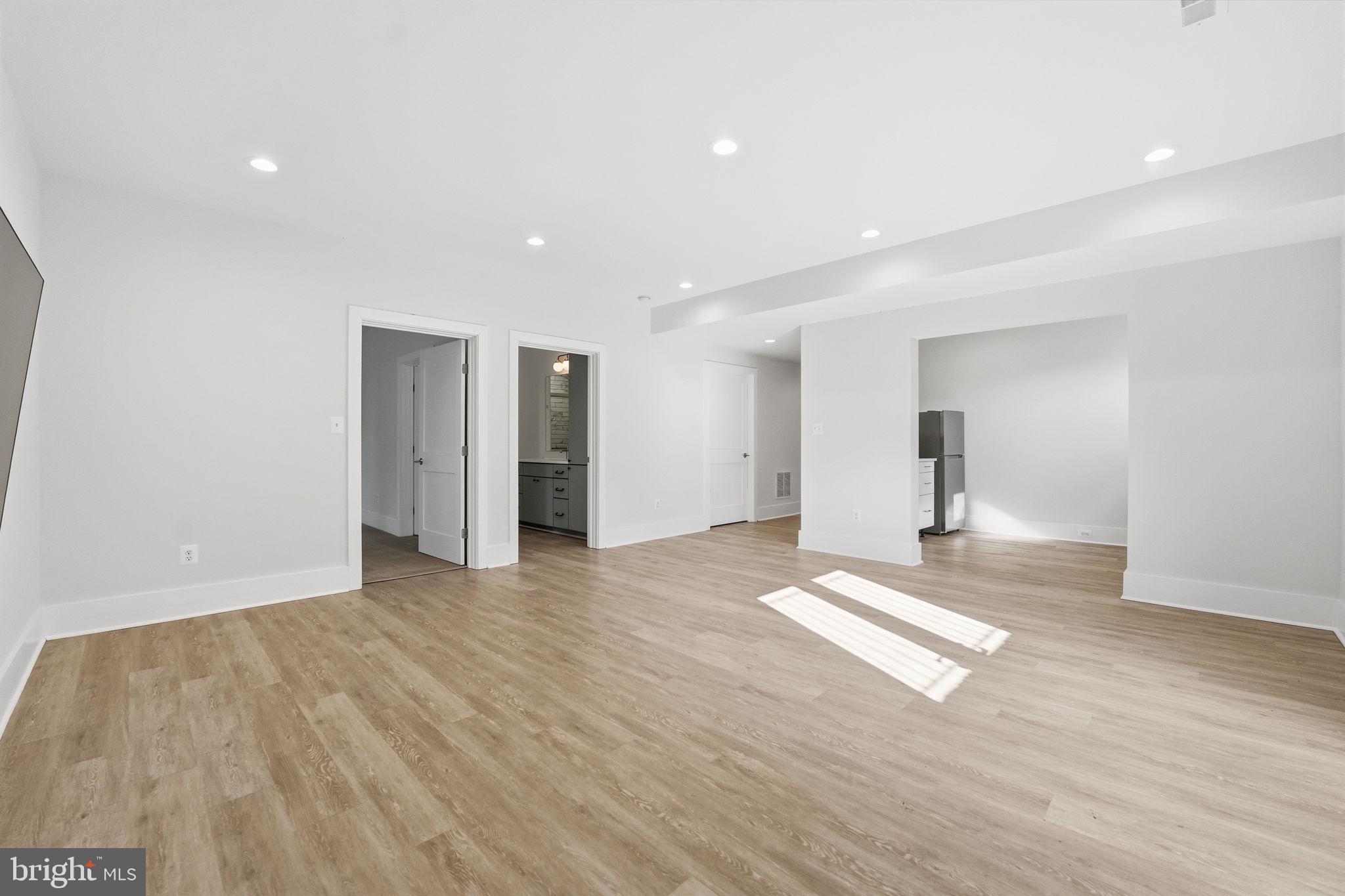 LYON VILLAGE - Residential Lease