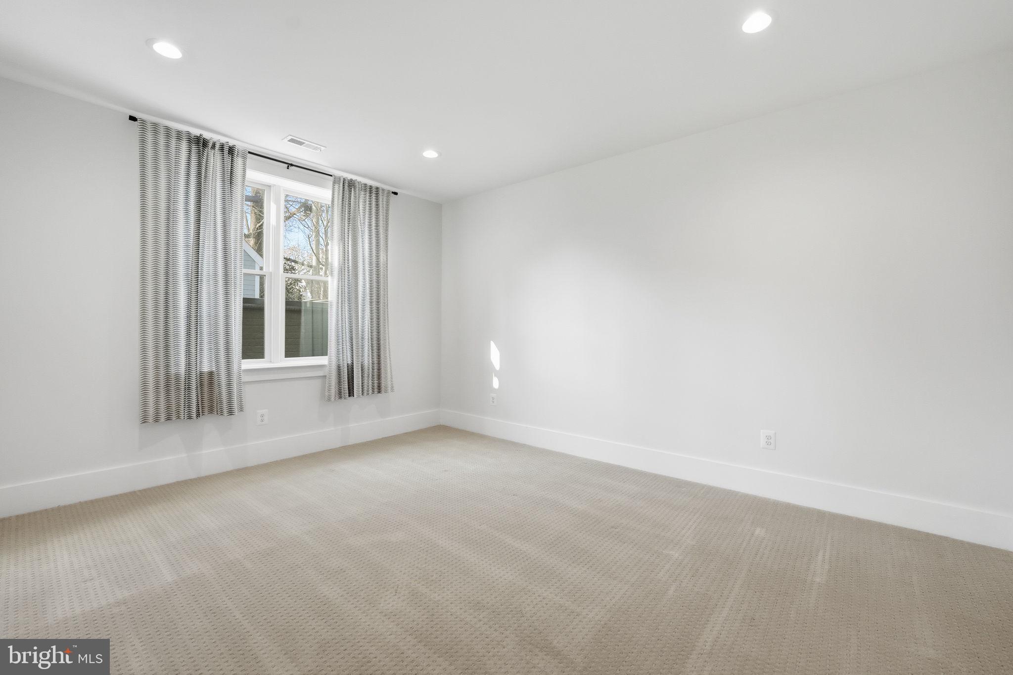 LYON VILLAGE - Residential Lease