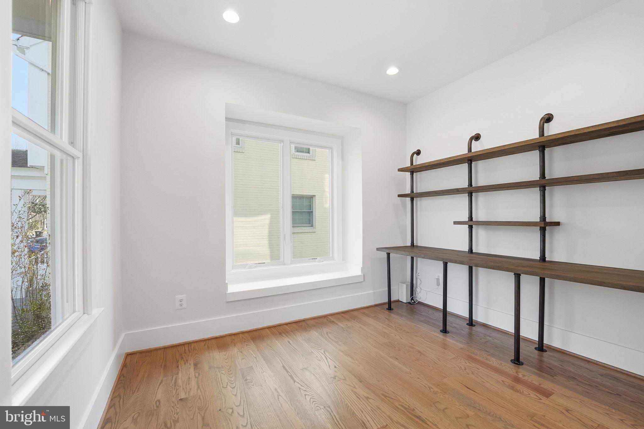 LYON VILLAGE - Residential Lease