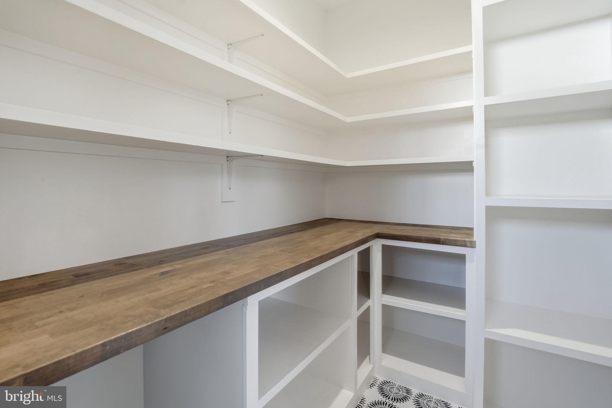 LYON VILLAGE - Residential Lease