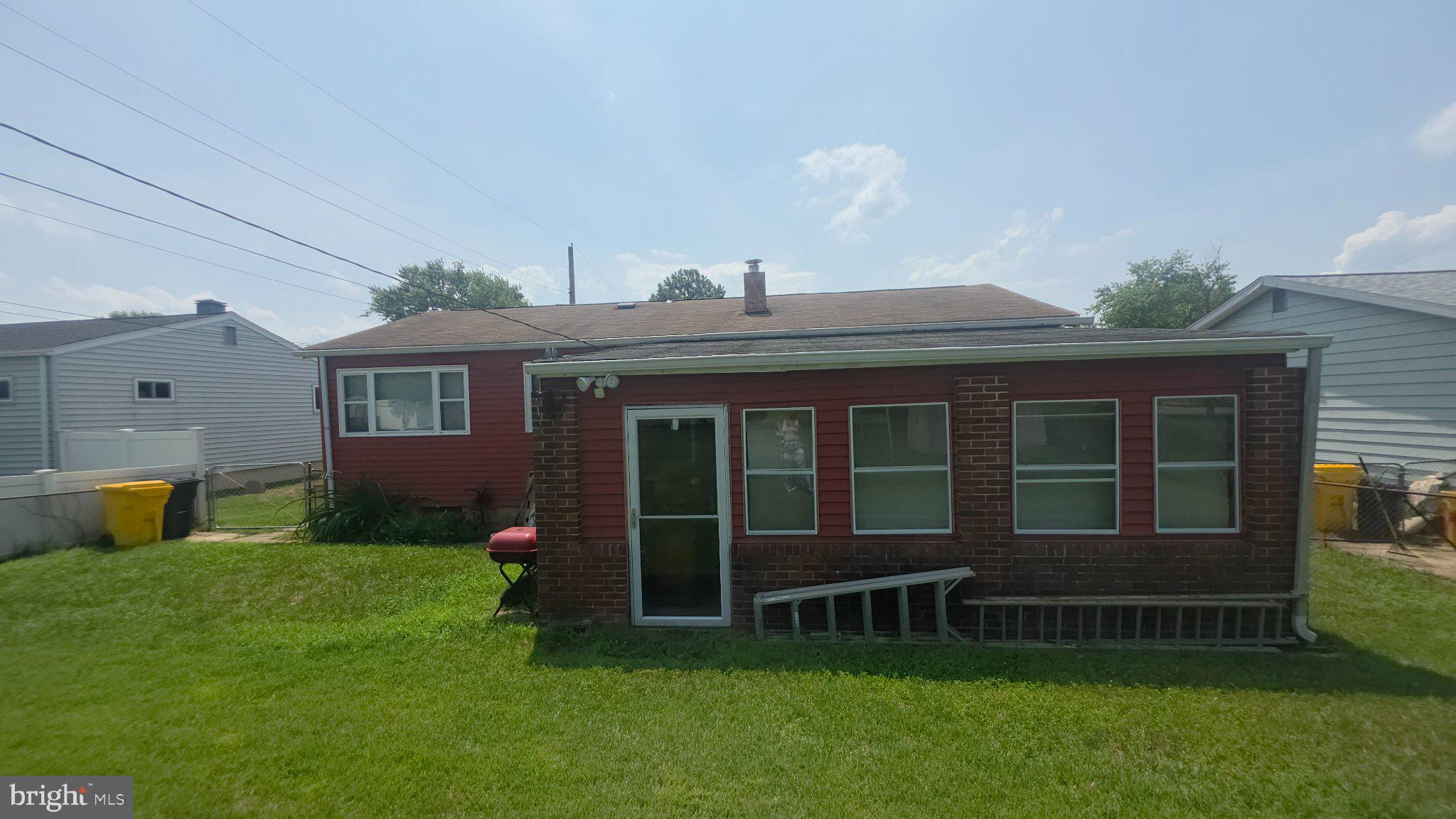 1131 LEONARD DRIVE