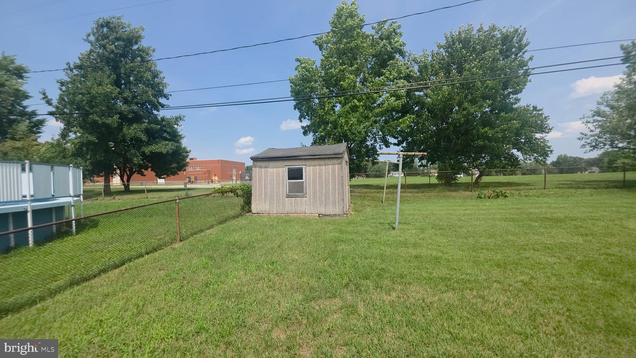 1131 LEONARD DRIVE