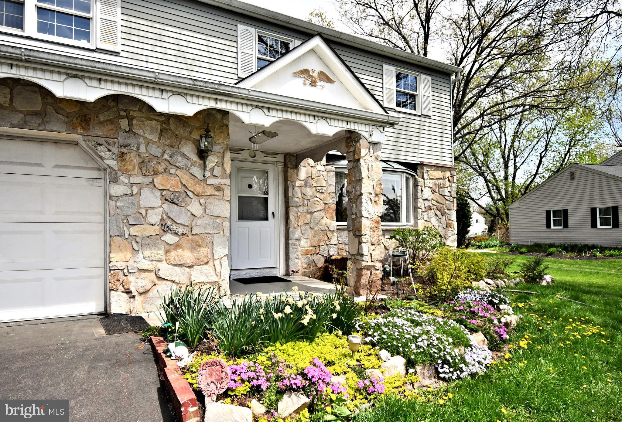 1041 HUNTER HILL DRIVE