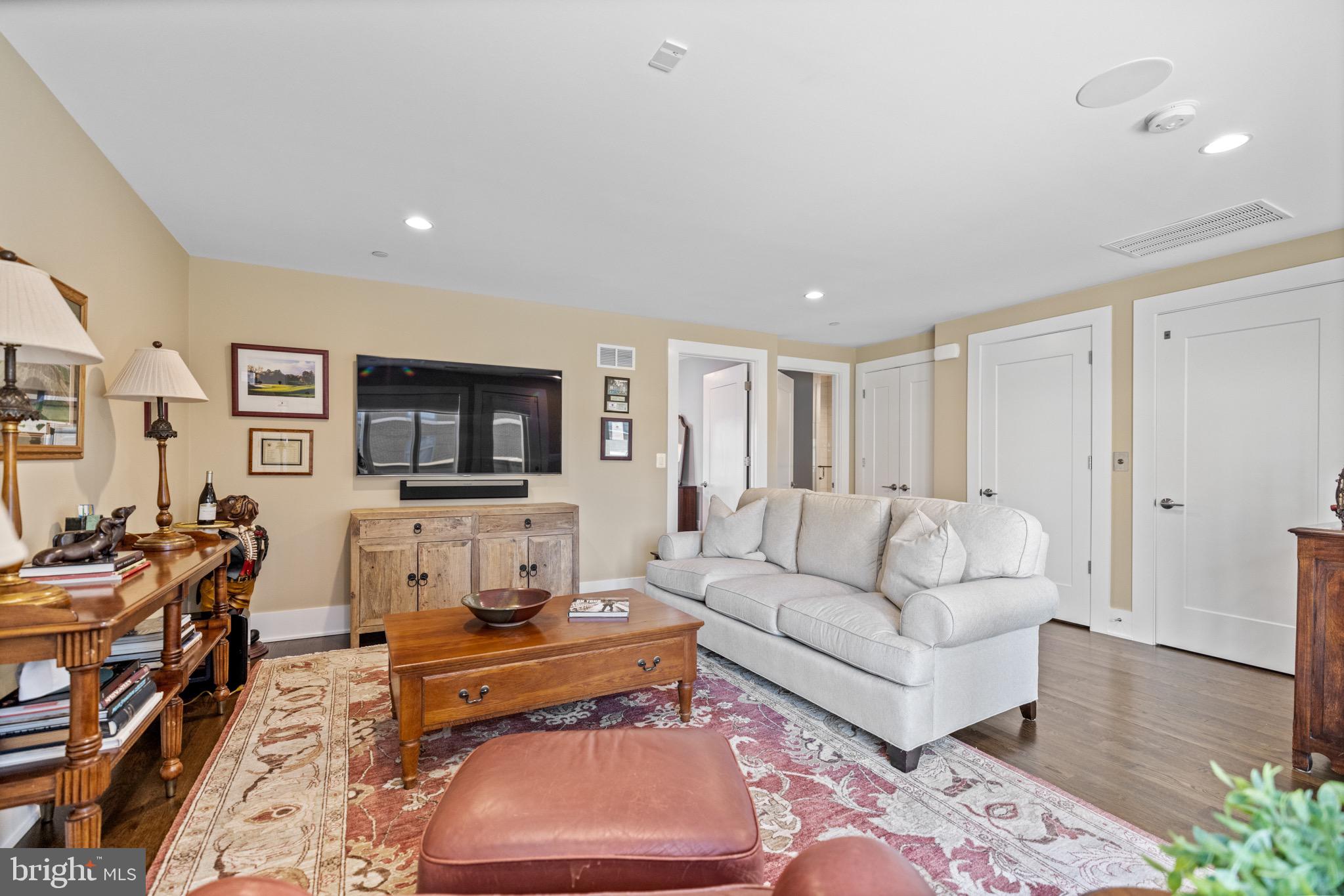 CHEVY CHASE - Residential