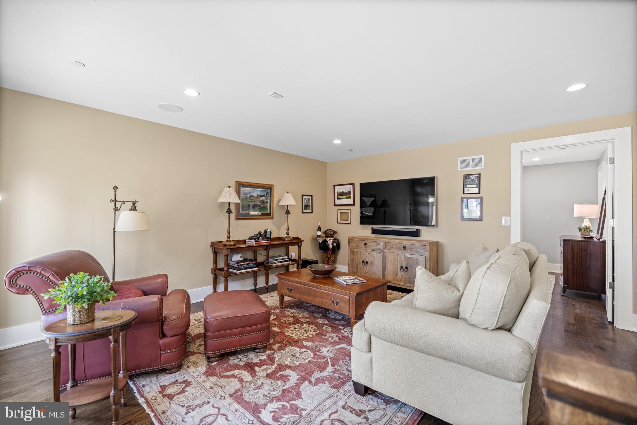 CHEVY CHASE - Residential